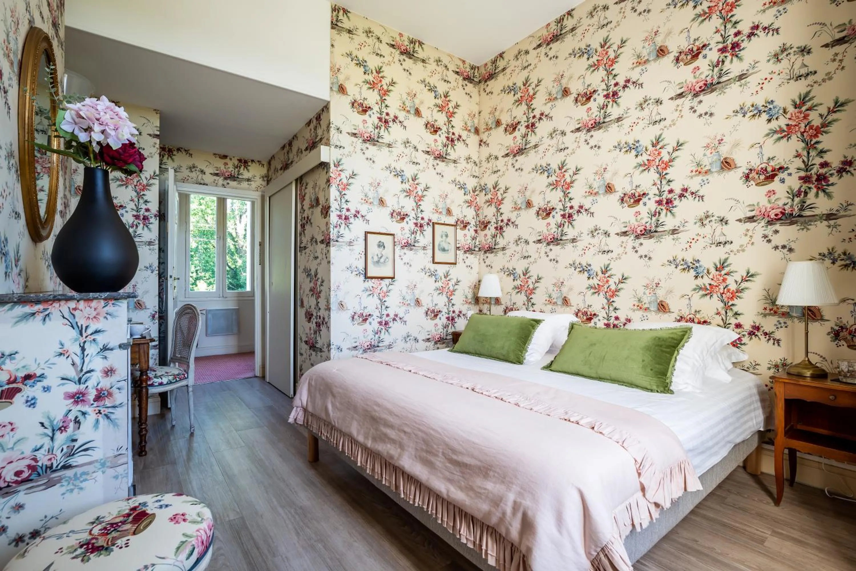 Photo of the whole room in Château Meyre