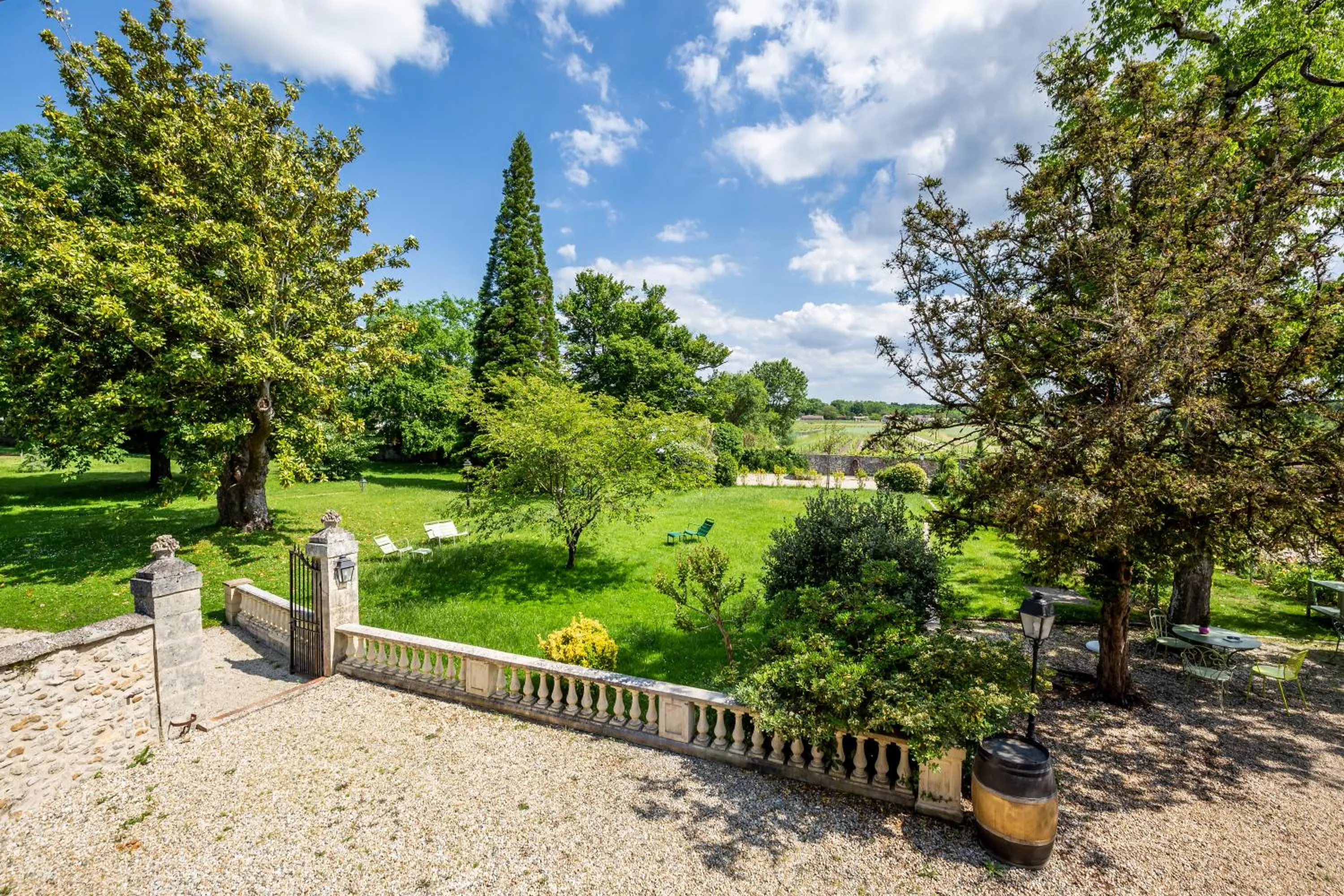 Garden view in Château Meyre