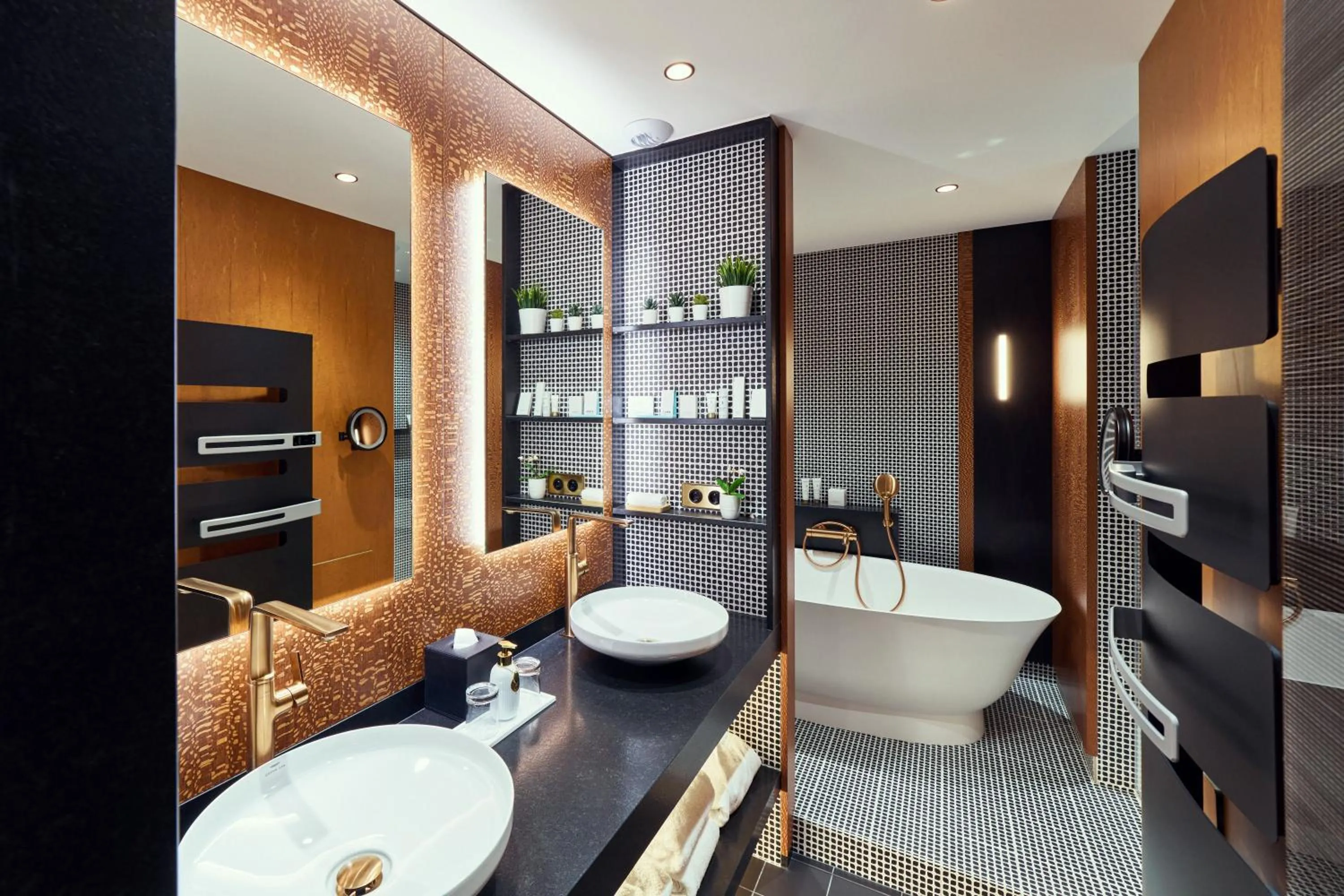 Bathroom in La Pyramide - Maison Henriroux