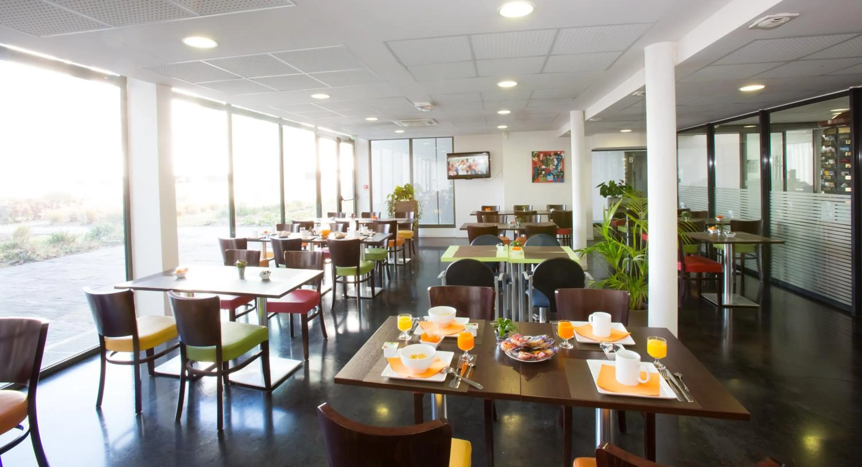 Restaurant/places to eat in All Suites Appart Hôtel - Bordeaux Lac