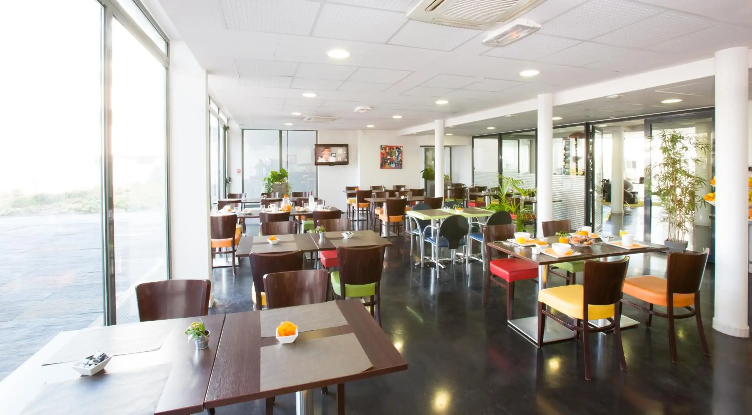 Restaurant/places to eat in All Suites Appart Hôtel - Bordeaux Lac Restaurant/places to eat in All Suites Appart Hôtel - Bordeaux Lac