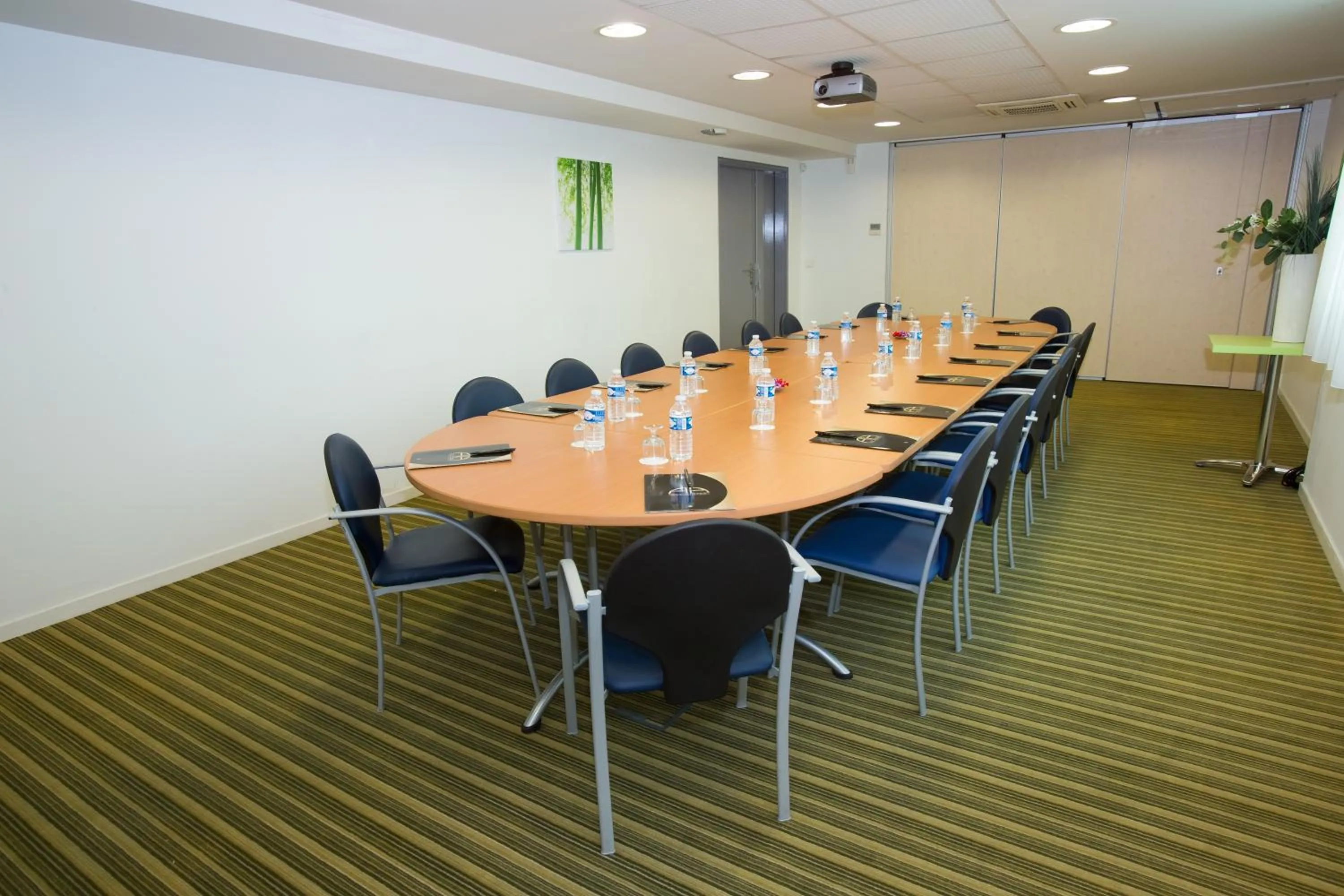 Business facilities in All Suites Appart Hôtel - Bordeaux Lac