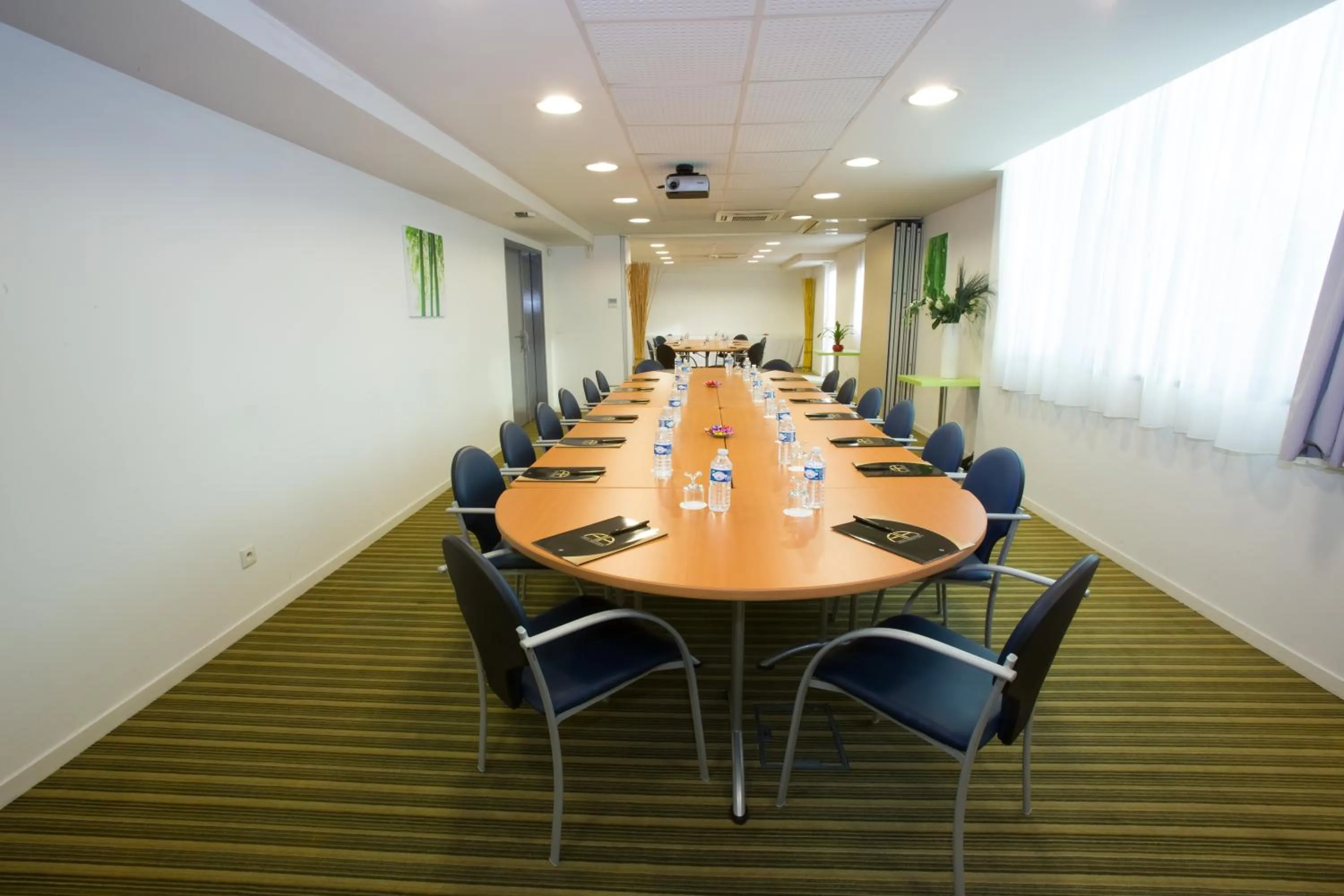 Business facilities in All Suites Appart Hôtel - Bordeaux Lac