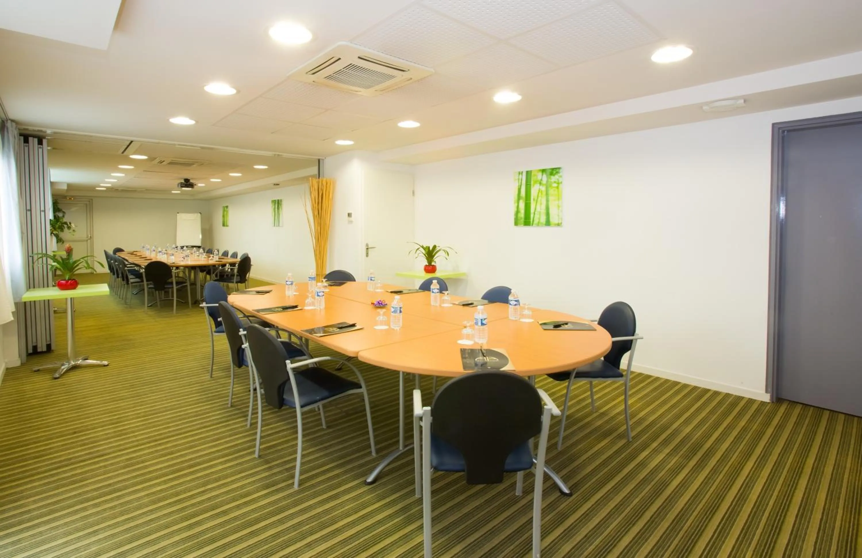 Business facilities in All Suites Appart Hôtel - Bordeaux Lac