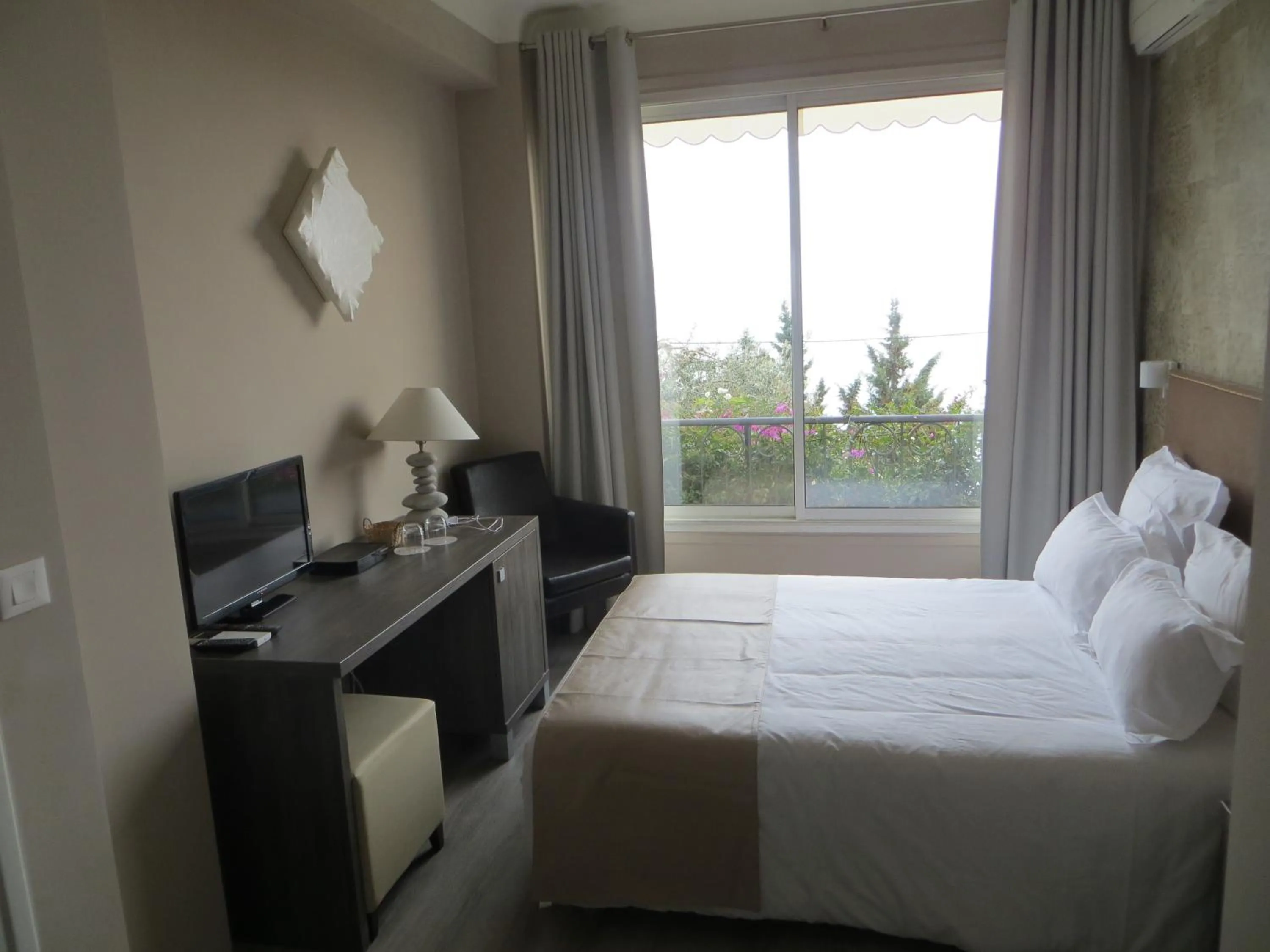 Bedroom, Bed in Hotel de charme Regency