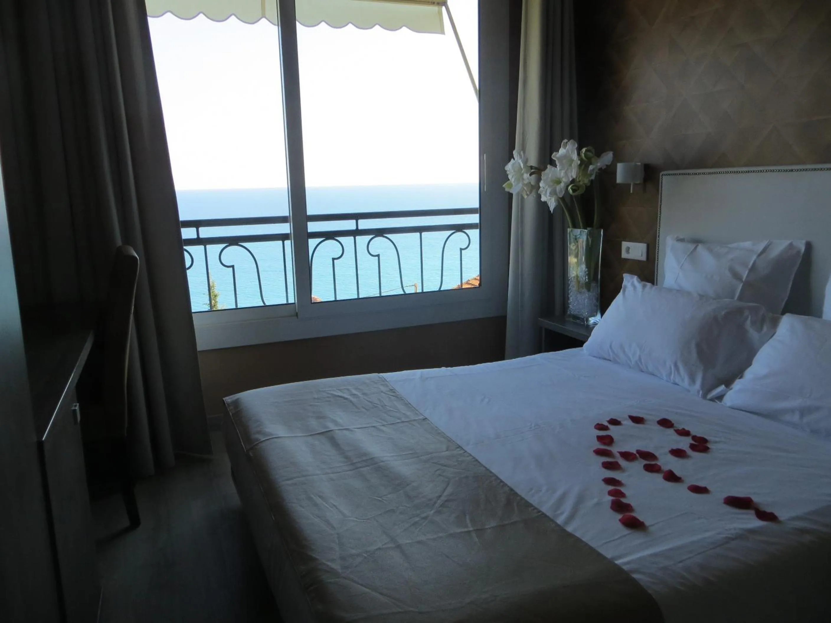 Bedroom, Bed in Hotel de charme Regency
