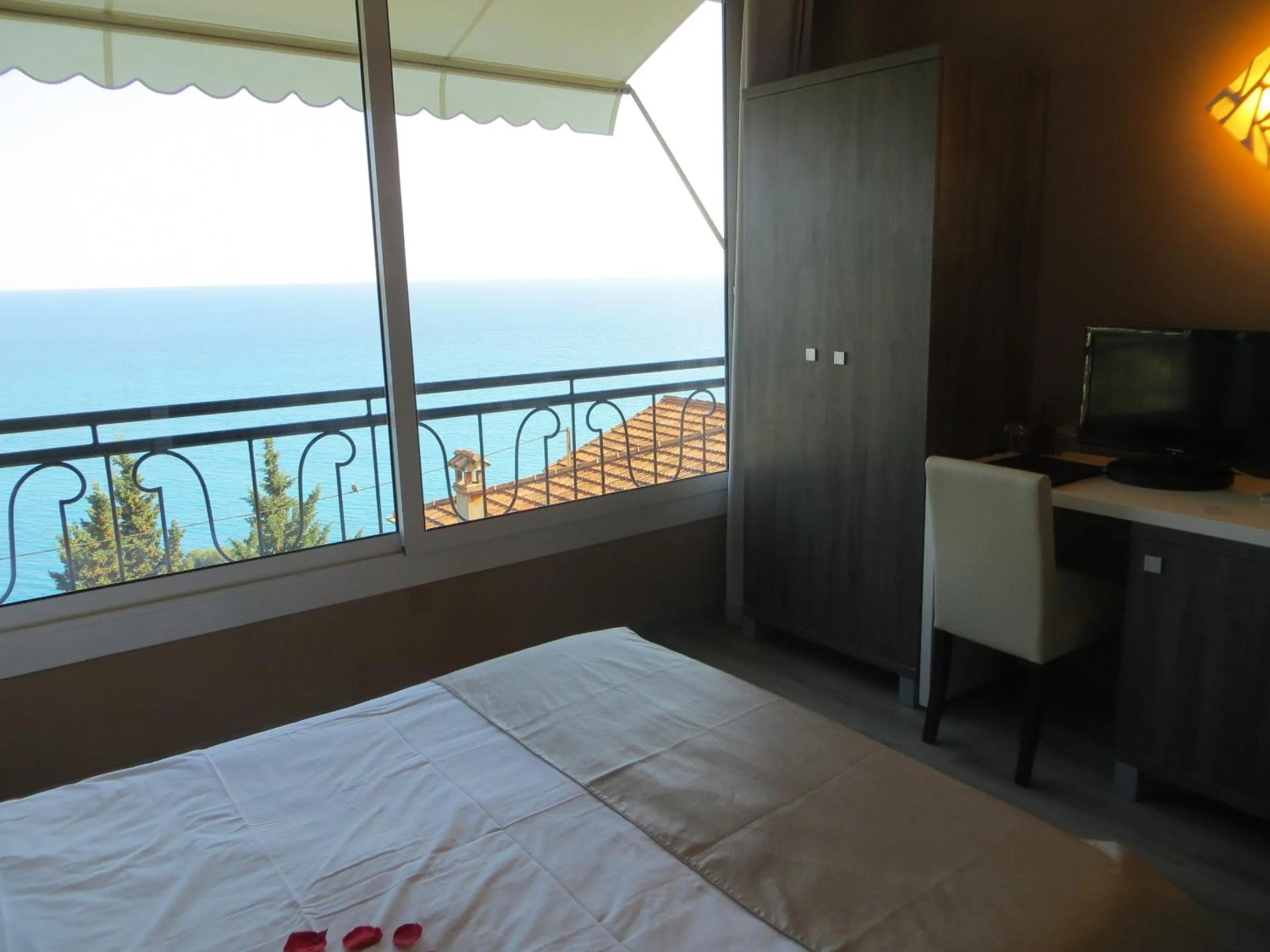 View (from property/room), Bed in Hotel de charme Regency