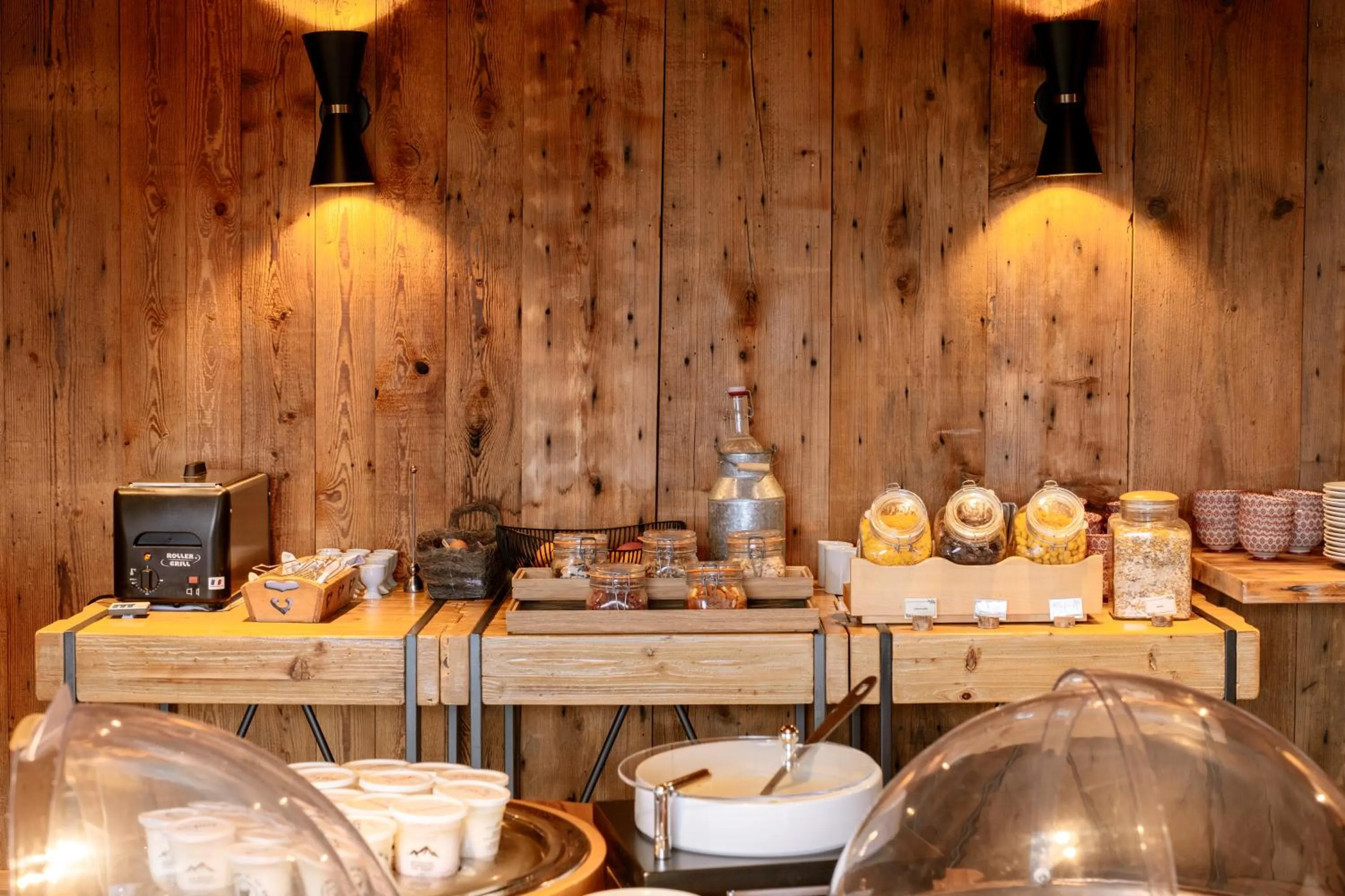 Breakfast in Hôtel Les Roches Fleuries