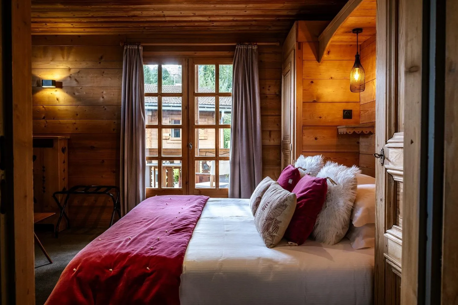 Bedroom, Bed in Hôtel Les Roches Fleuries