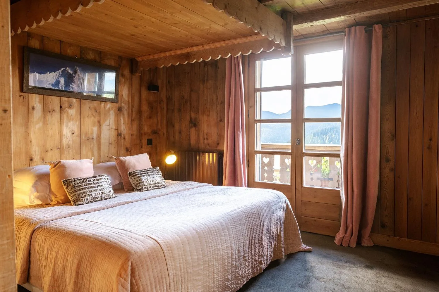 Bedroom, Bed in Hôtel Les Roches Fleuries