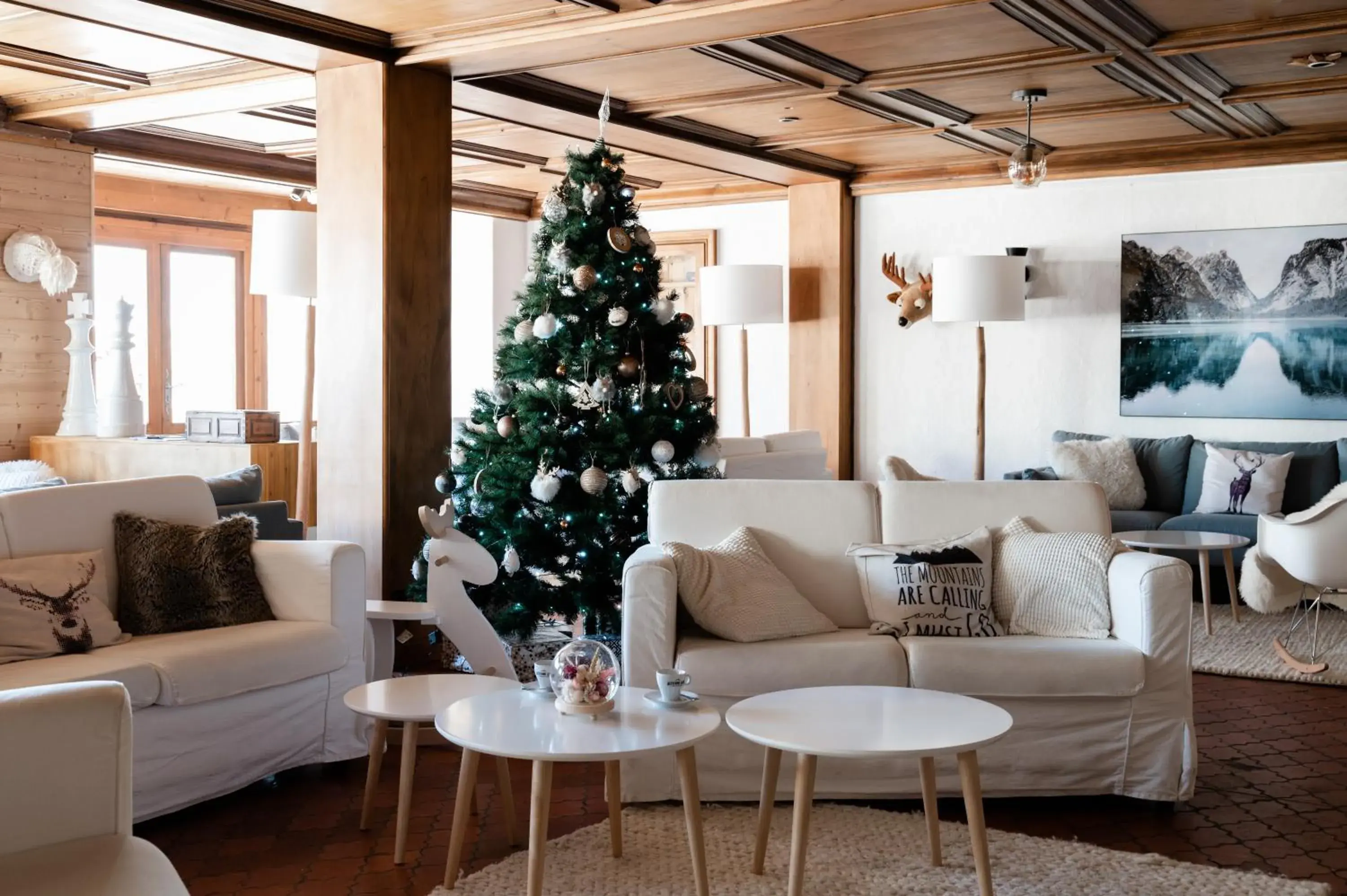 Lounge or bar in Hôtel Les Roches Fleuries Lounge or bar in Hôtel Les Roches Fleuries