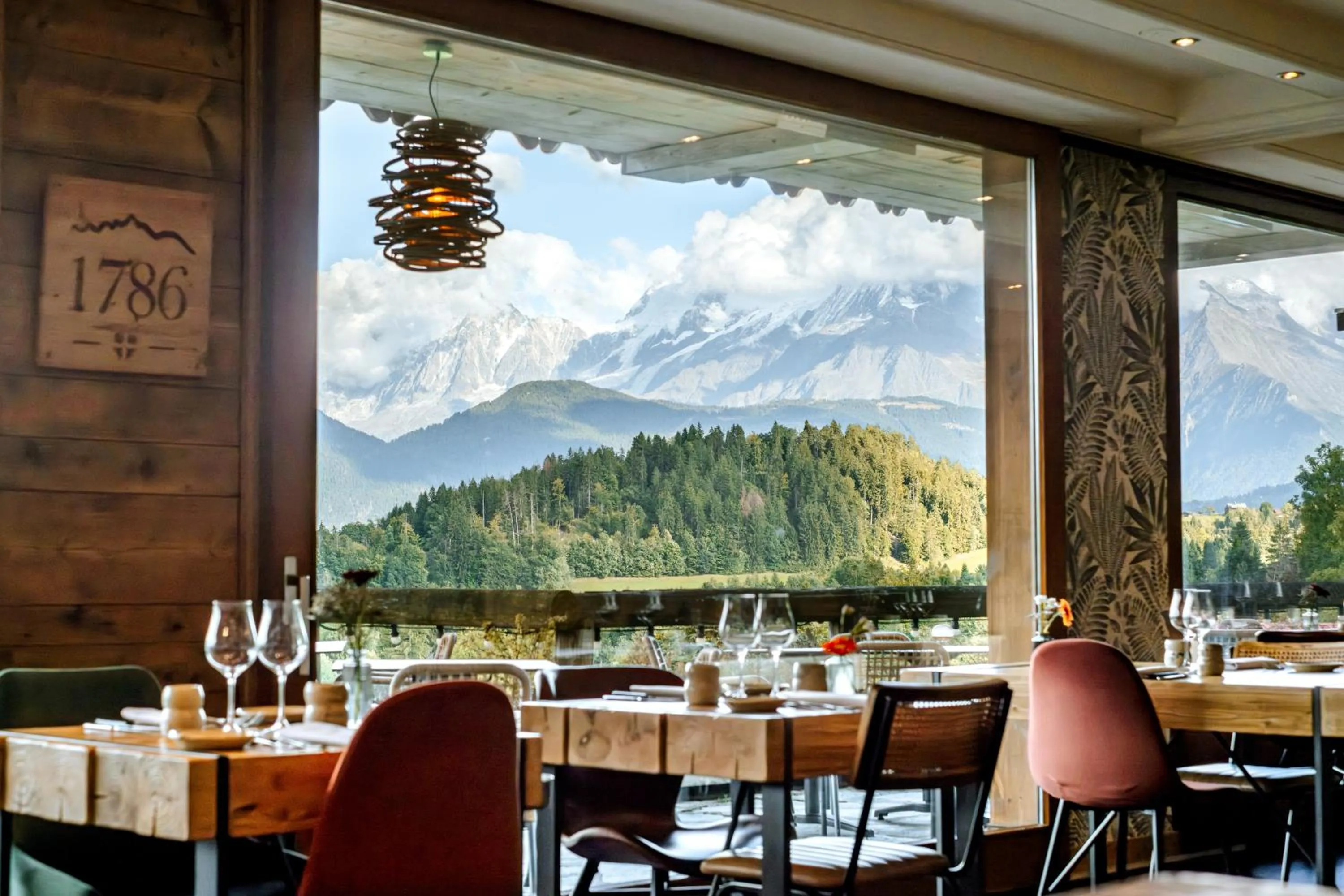 Restaurant/places to eat in Hôtel Les Roches Fleuries