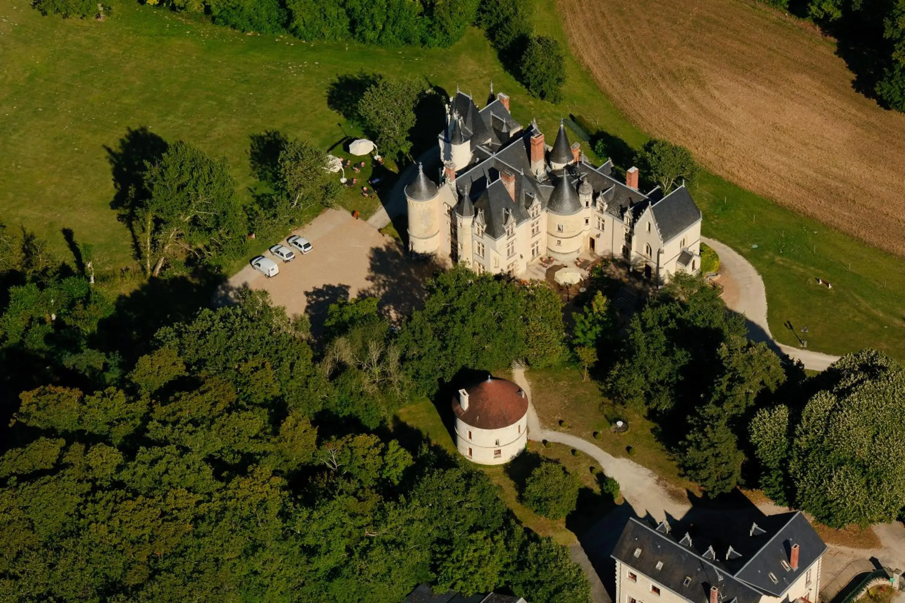 Thirteen-Bedroom Castle in Domaine de Brou Thirteen-Bedroom Castle in Domaine de Brou