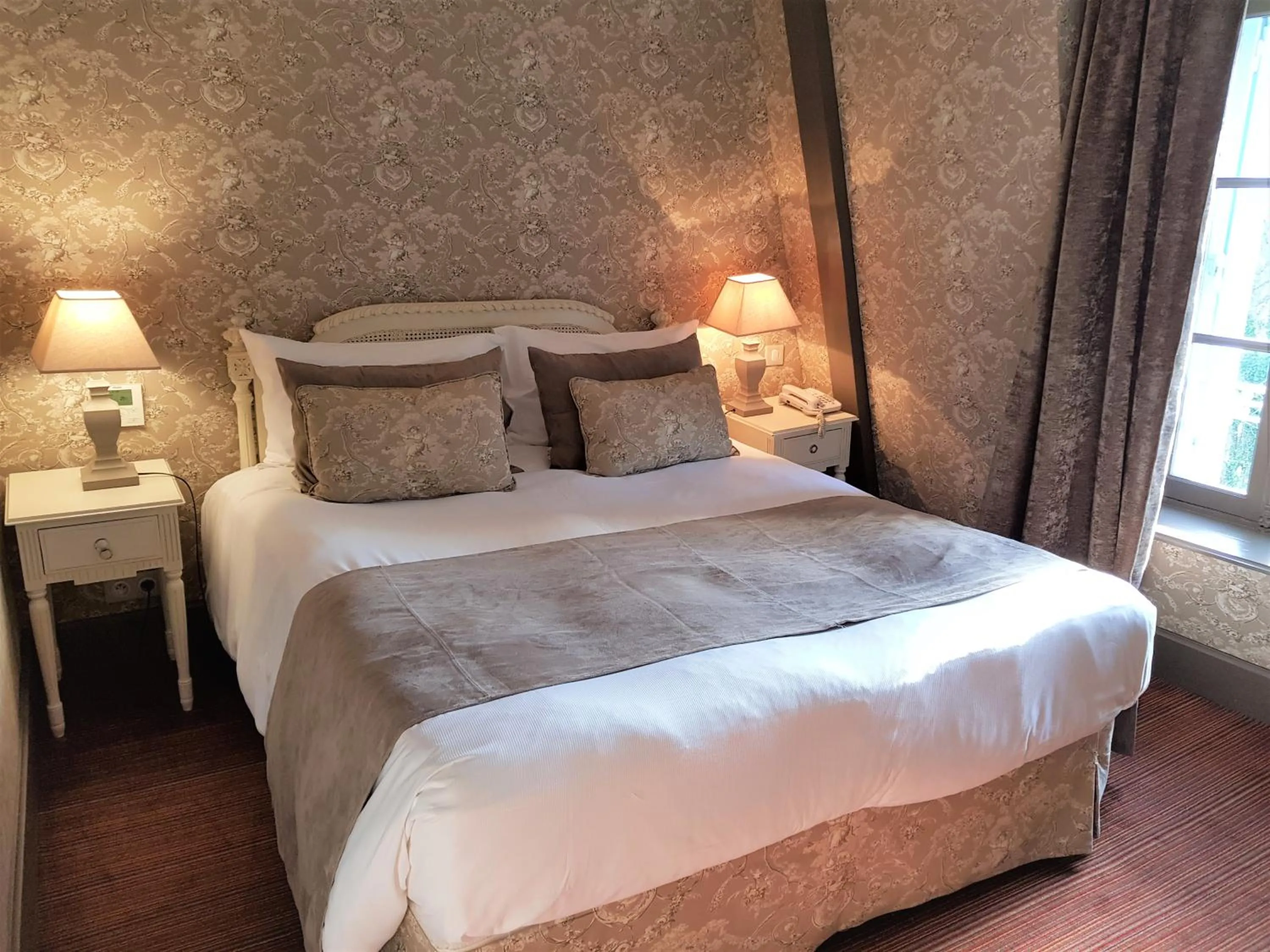 Garden view, Bed in Château de Lalande - Teritoria - Périgueux