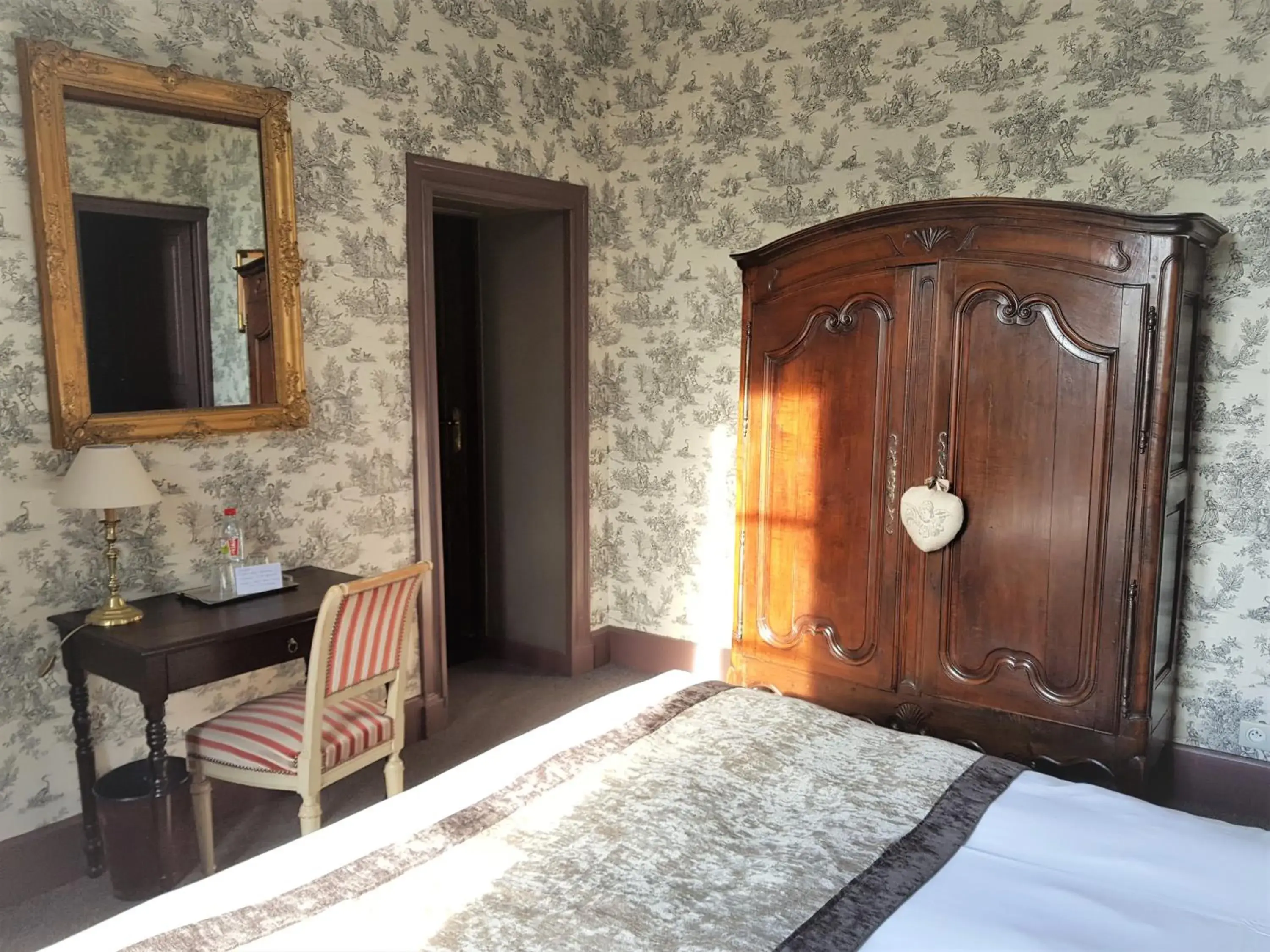 Charm Room in Château de Lalande - Teritoria - Périgueux Charm Room in Château de Lalande - Teritoria - Périgueux
