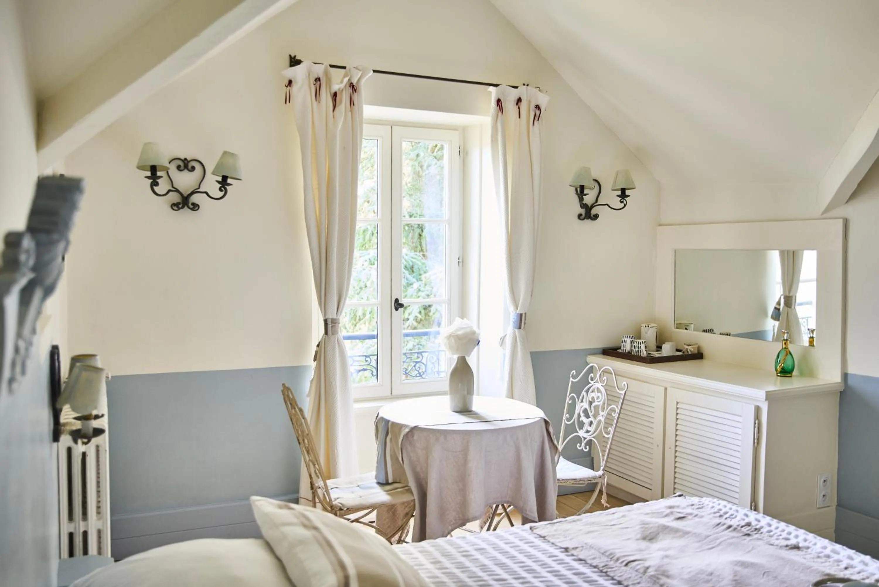 Bedroom, Bed in La Villa des Charmilles