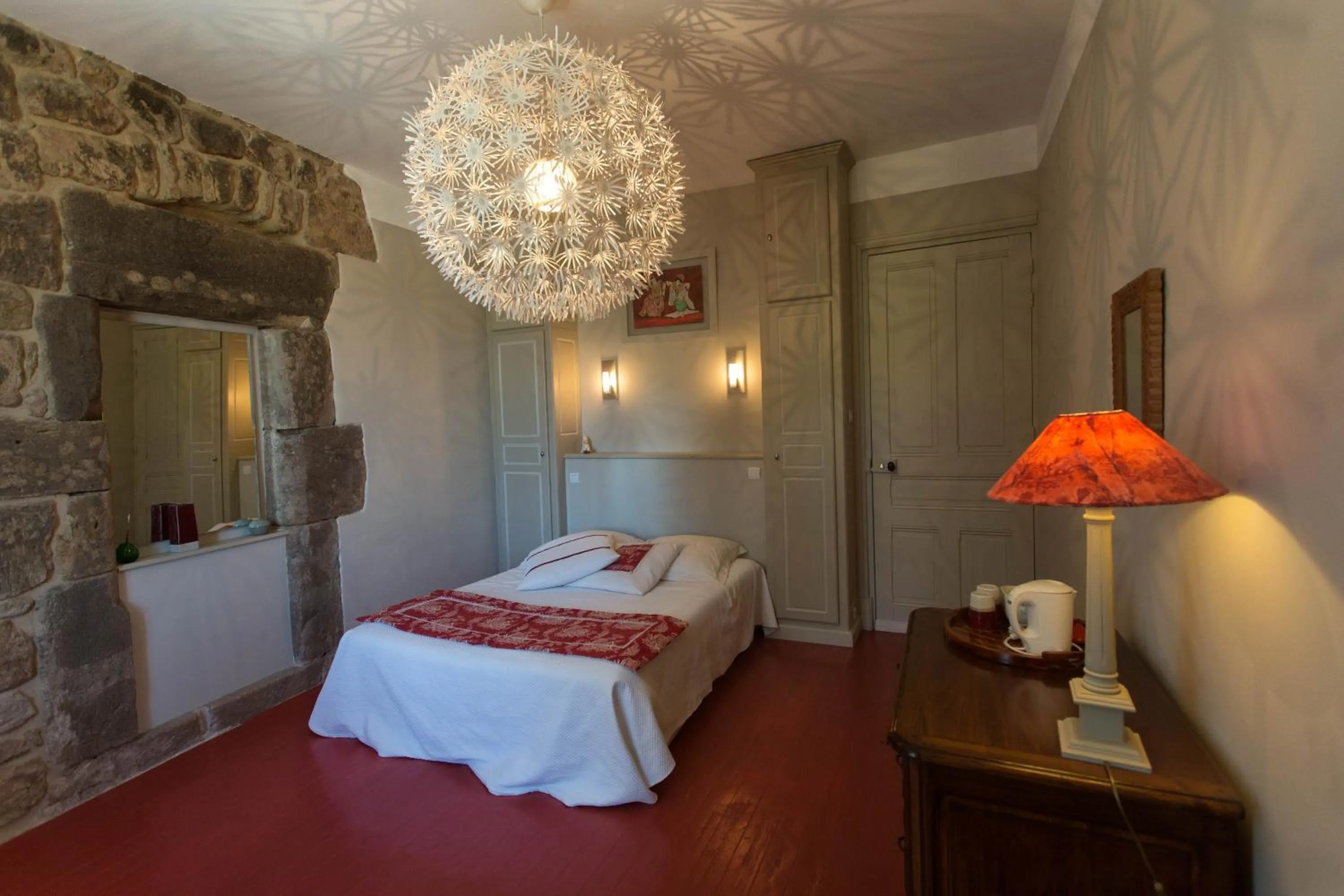 Bedroom, Bed in La Villa des Charmilles