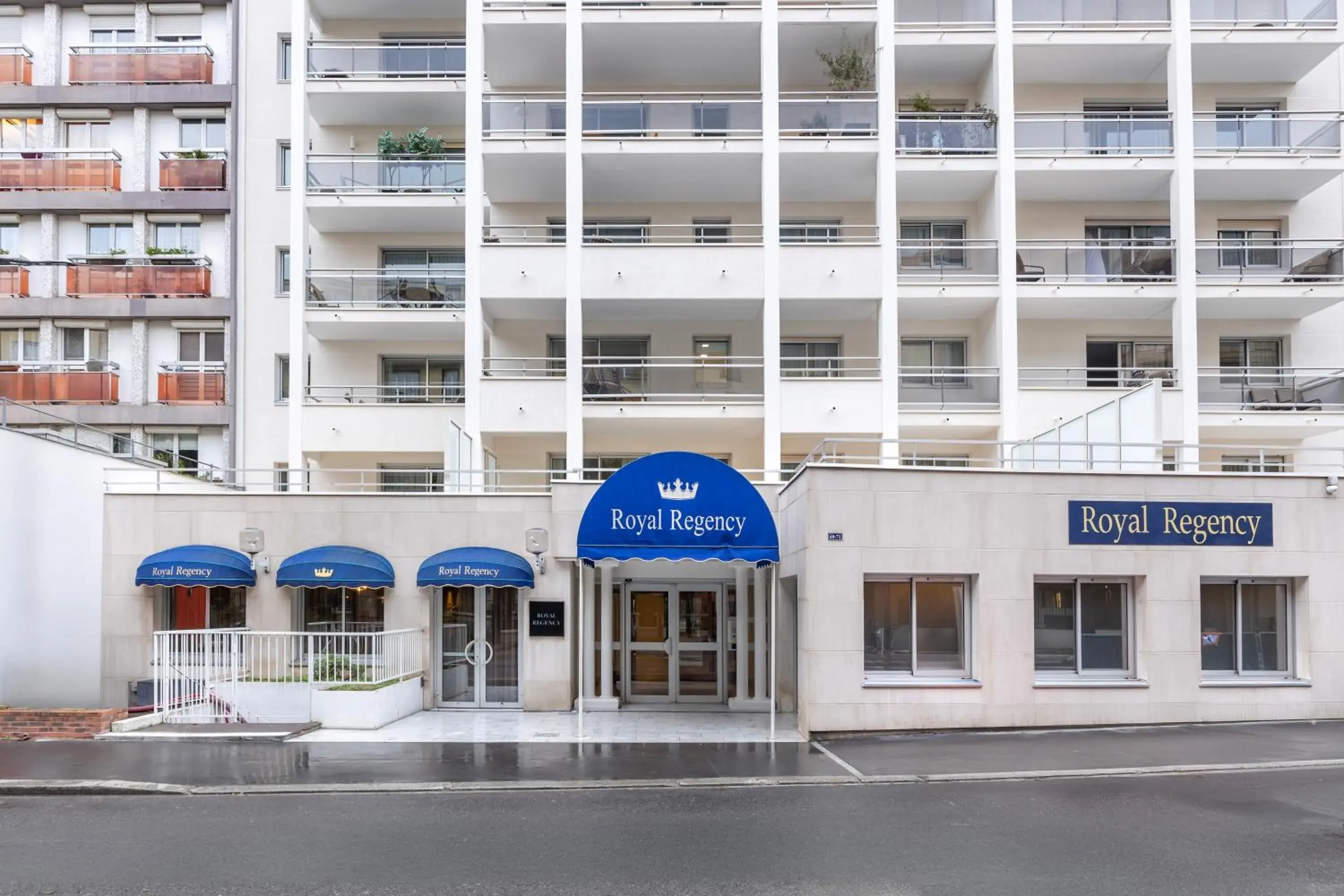Property building in Royal Regency Paris Vincennes Property building in Royal Regency Paris Vincennes