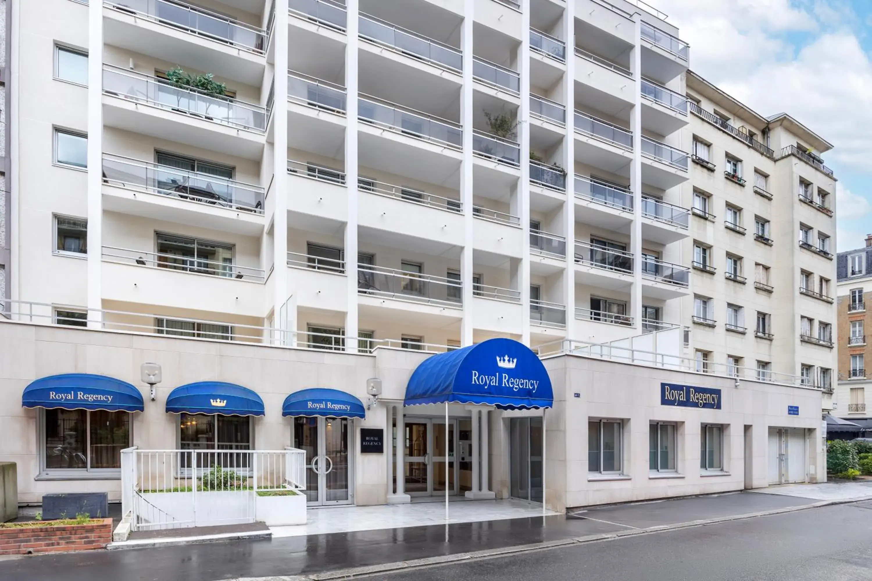 Property building in Royal Regency Paris Vincennes Property building in Royal Regency Paris Vincennes