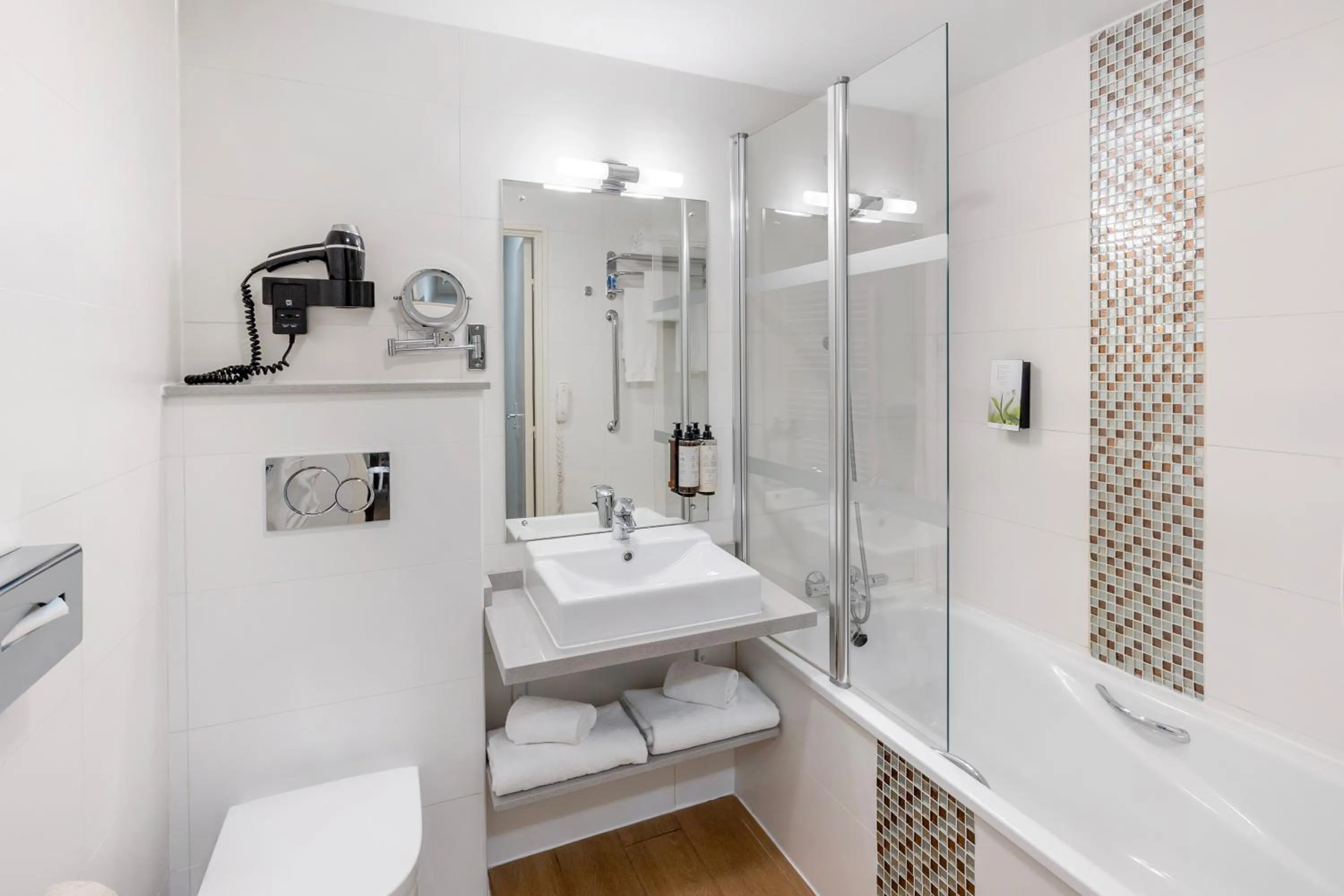 Bathroom in Royal Regency Paris Vincennes