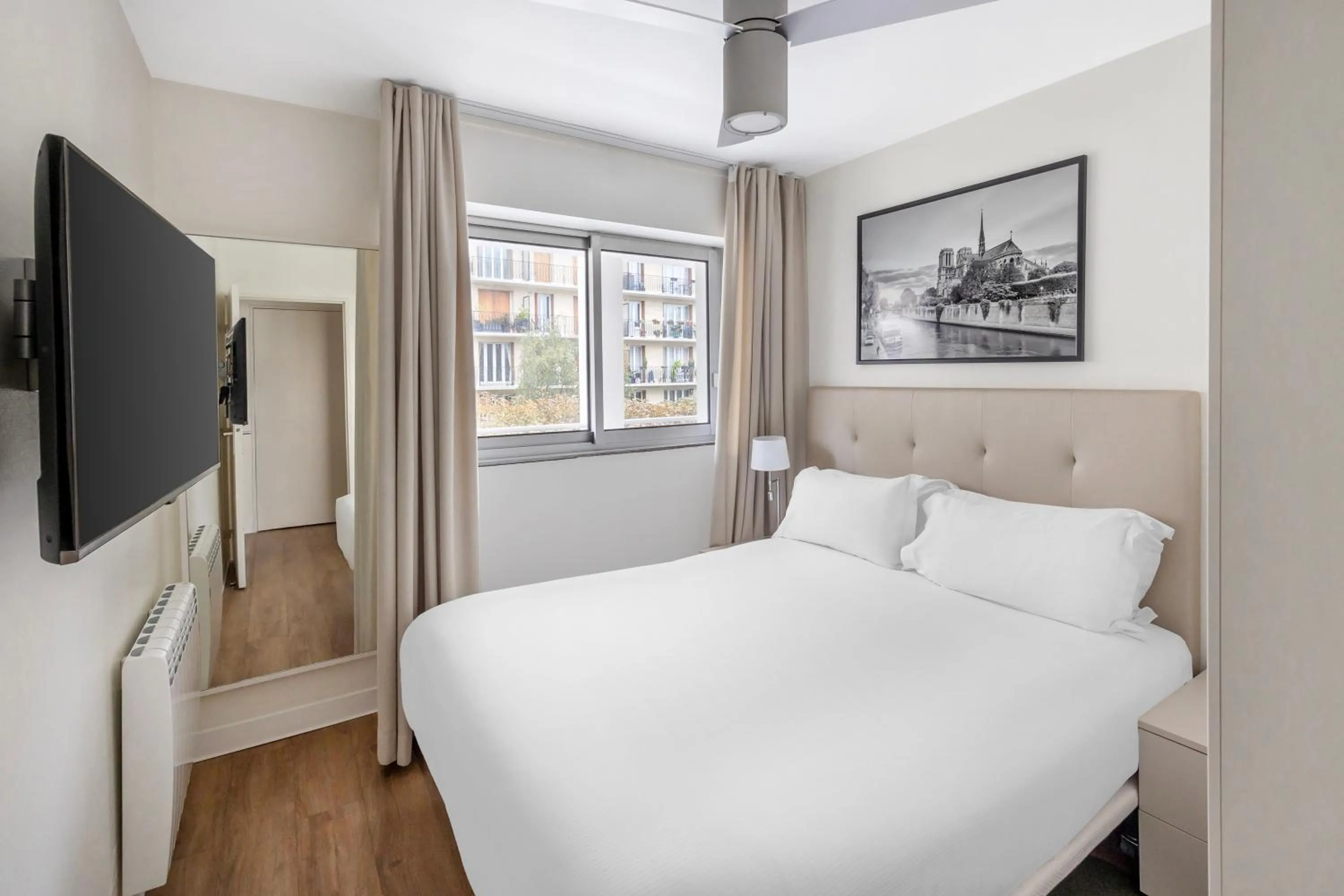 Bedroom, Bed in Royal Regency Paris Vincennes