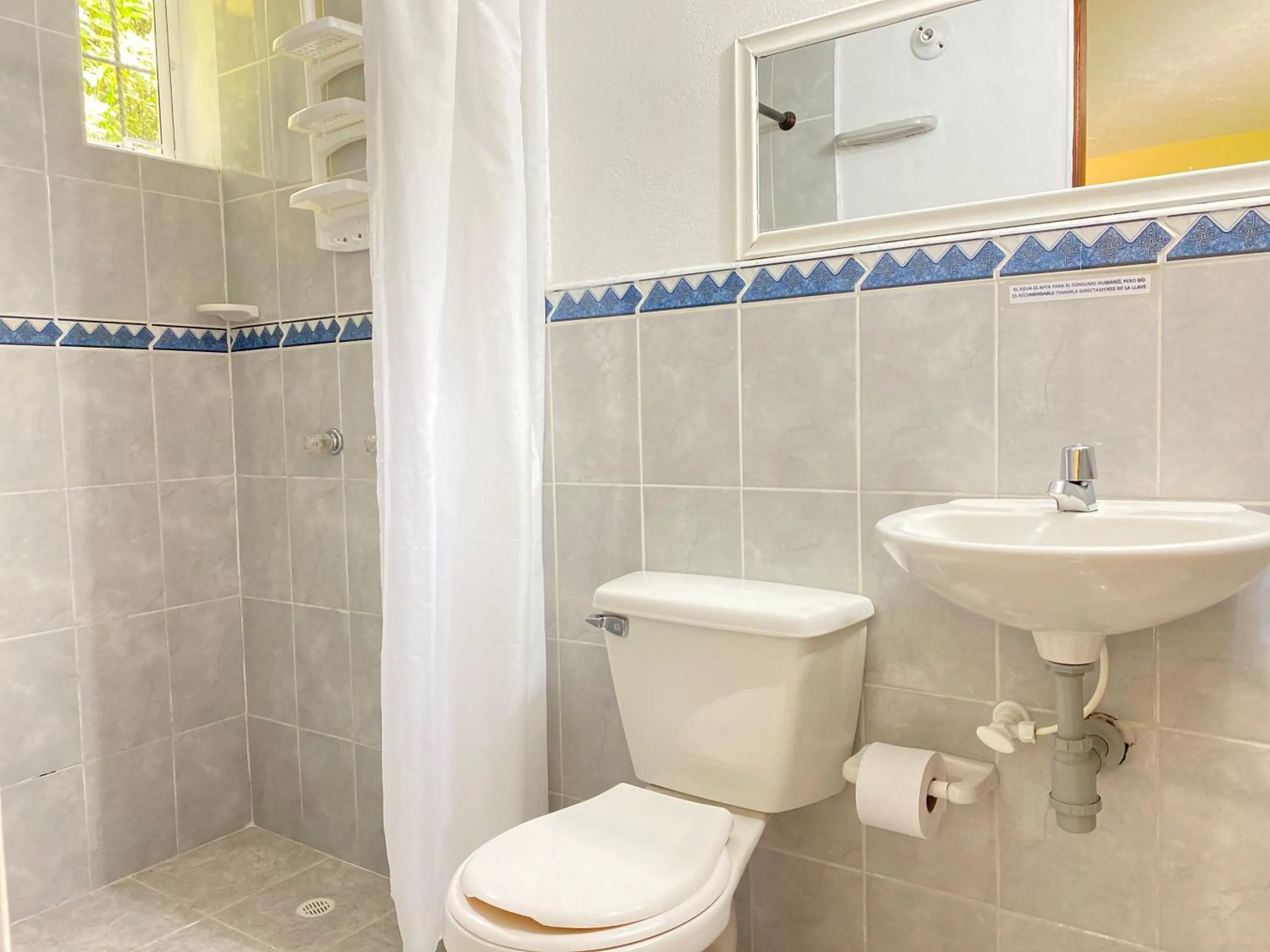 Shower in Finca Hotel La Ponderosa