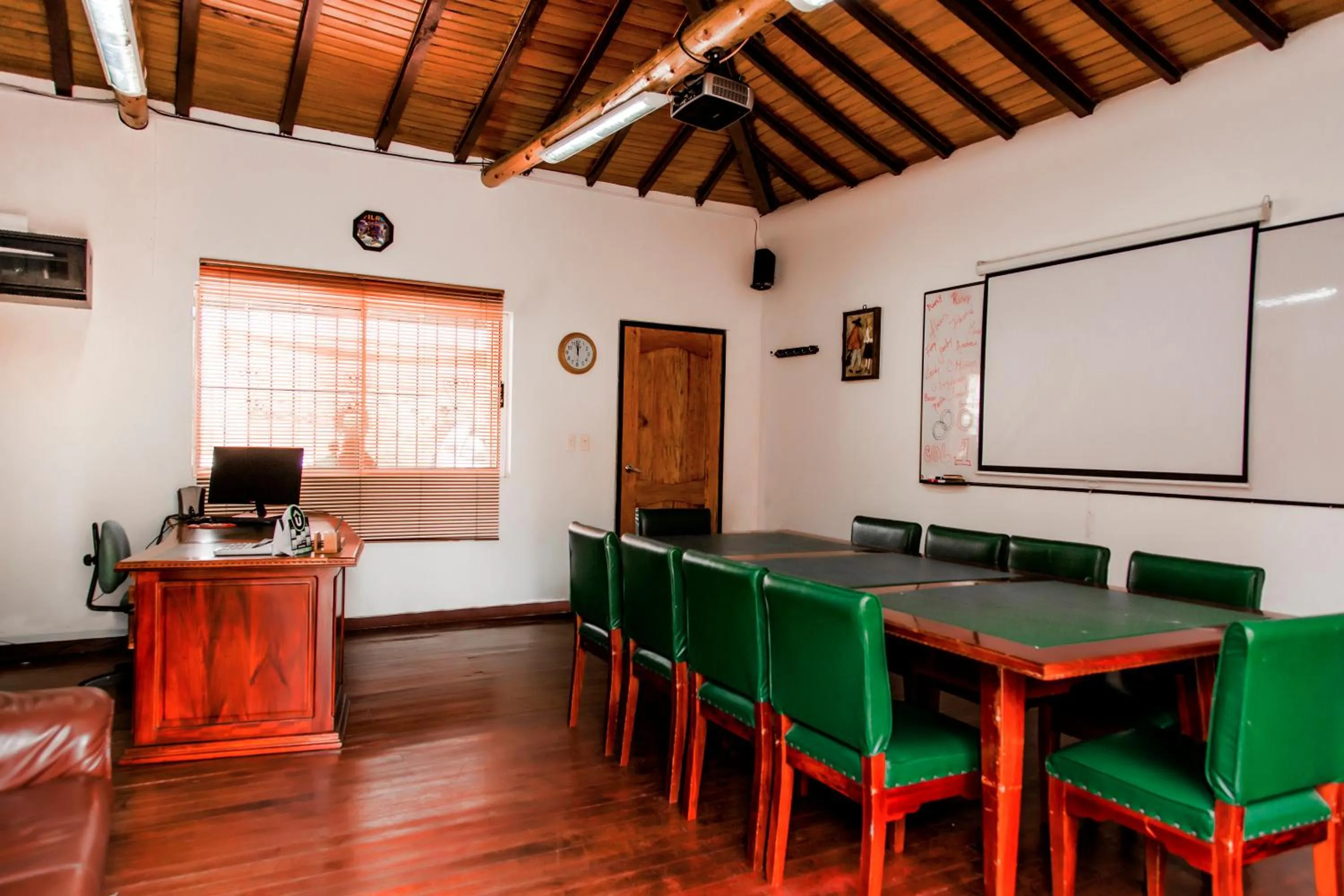 Meeting/conference room in Finca Hotel La Ponderosa