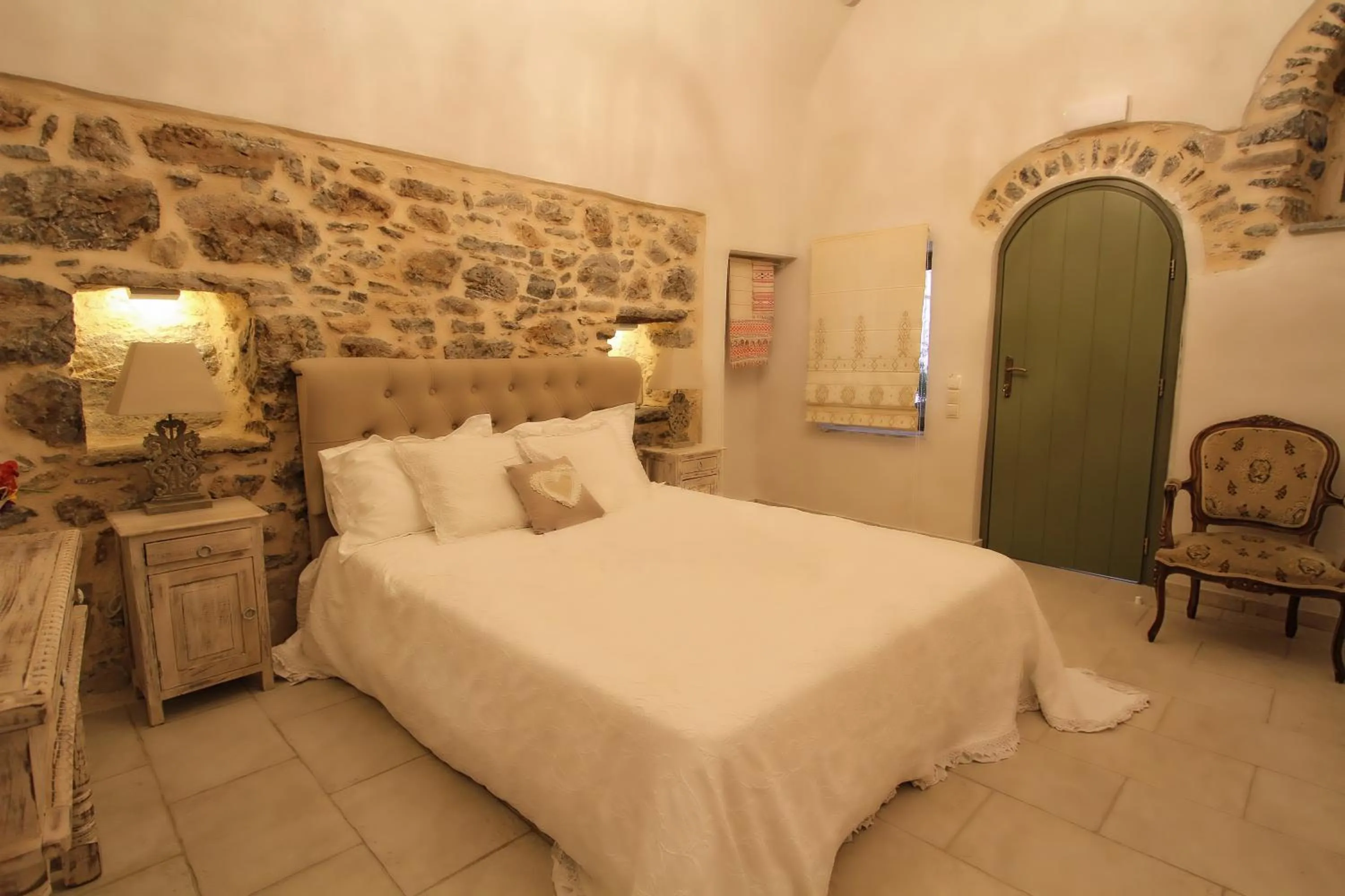 Bed in Mesta Mastic