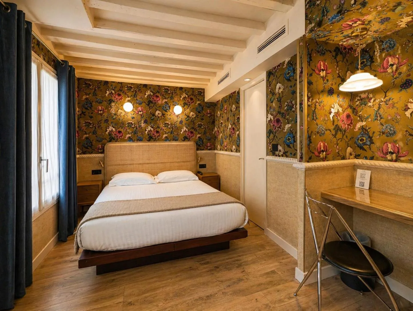 Photo of the whole room, Bed in Hôtel de Notre-Dame