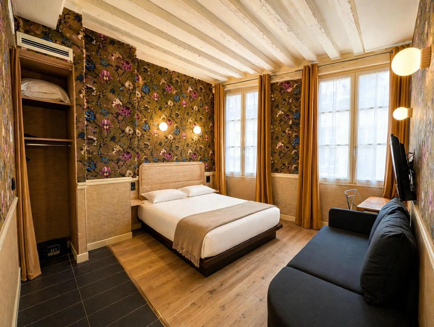 Bed in Hôtel de Notre-Dame