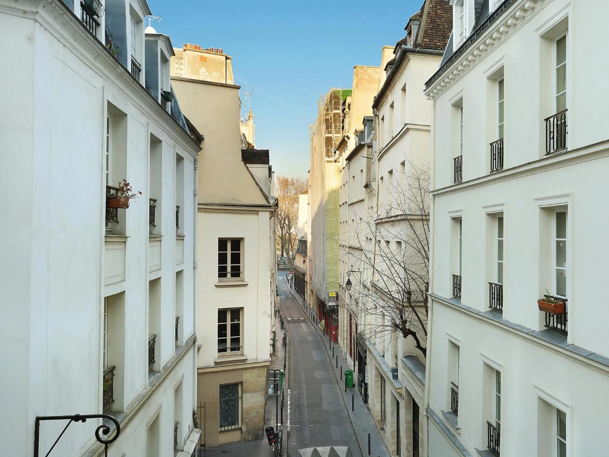 Street view in Hôtel de Notre-Dame