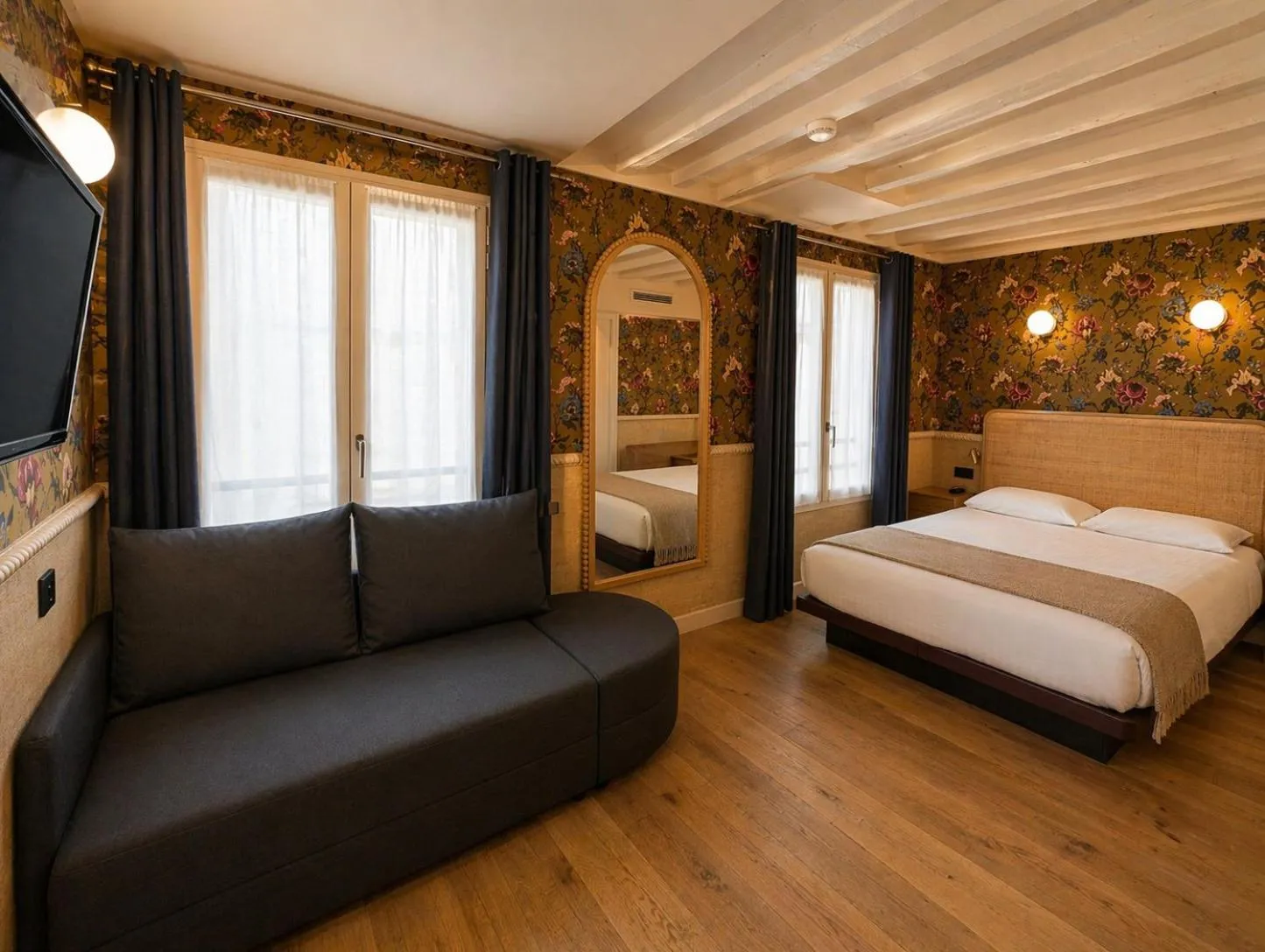 Photo of the whole room, Bed in Hôtel de Notre-Dame