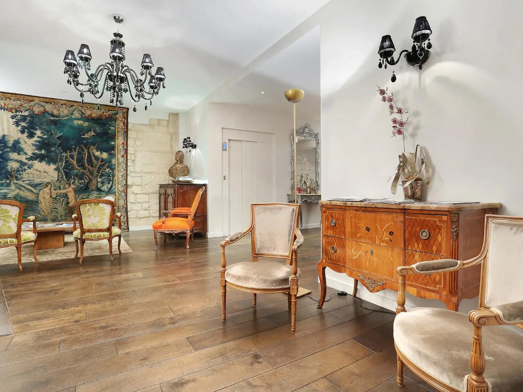 Lobby or reception in Hôtel de Notre-Dame Lobby or reception in Hôtel de Notre-Dame