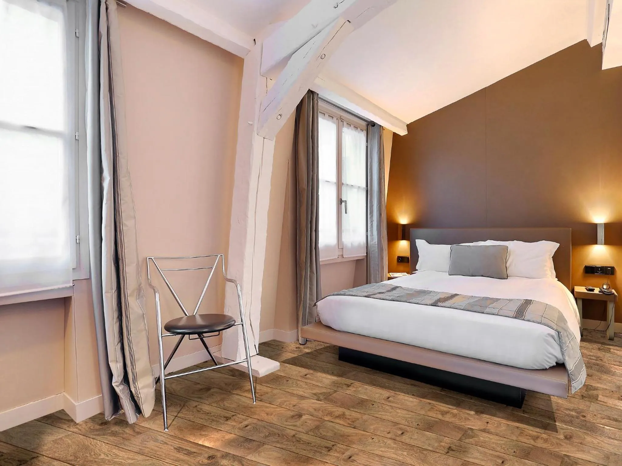 Bed in Hôtel de Notre-Dame