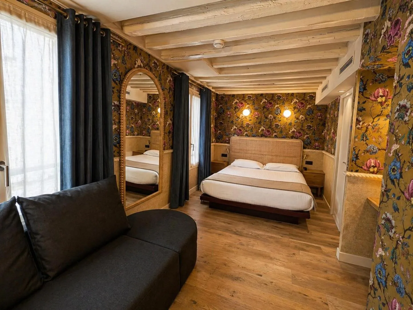 Photo of the whole room, Bed in Hôtel de Notre-Dame