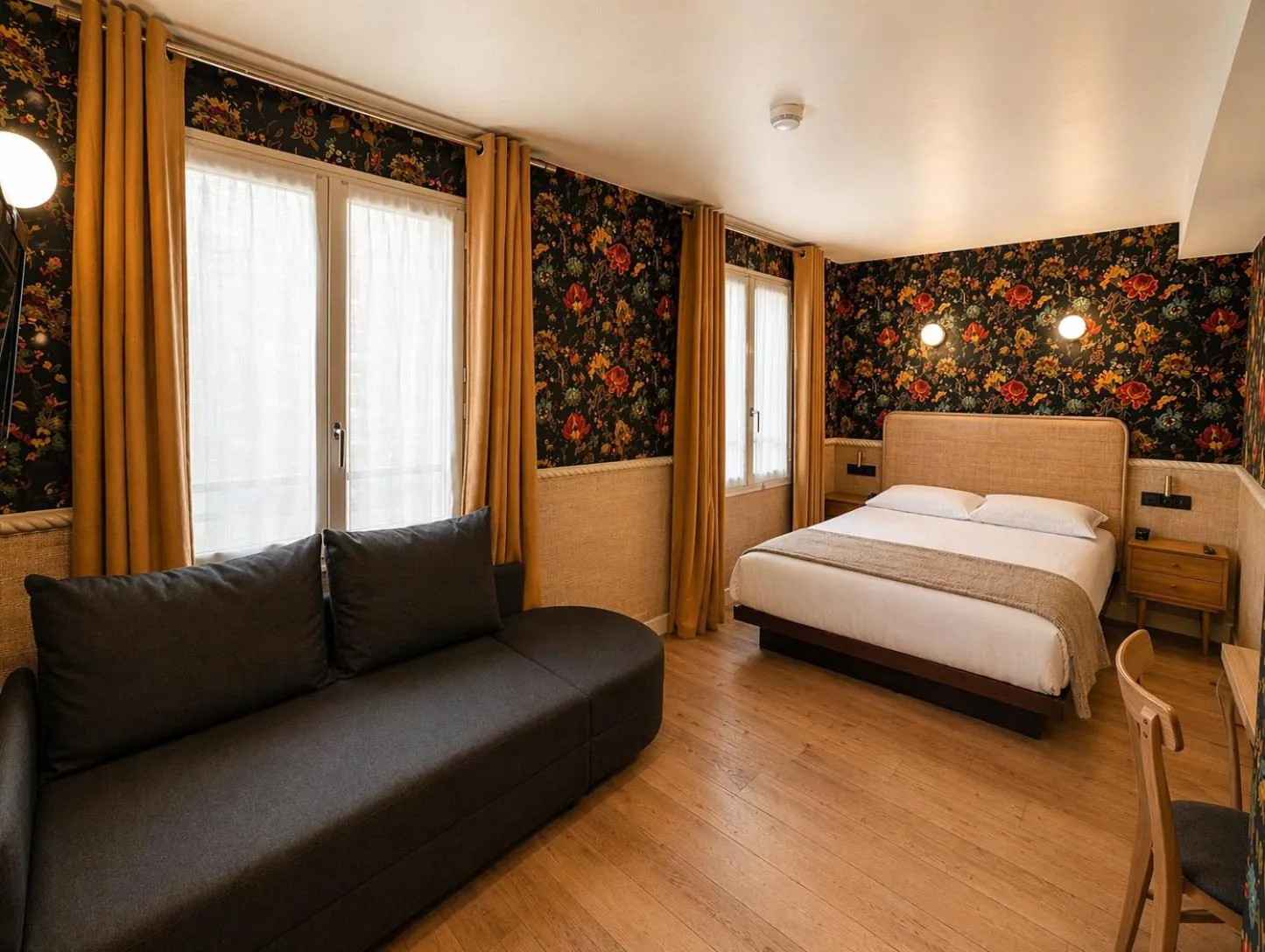 Photo of the whole room, Bed in Hôtel de Notre-Dame