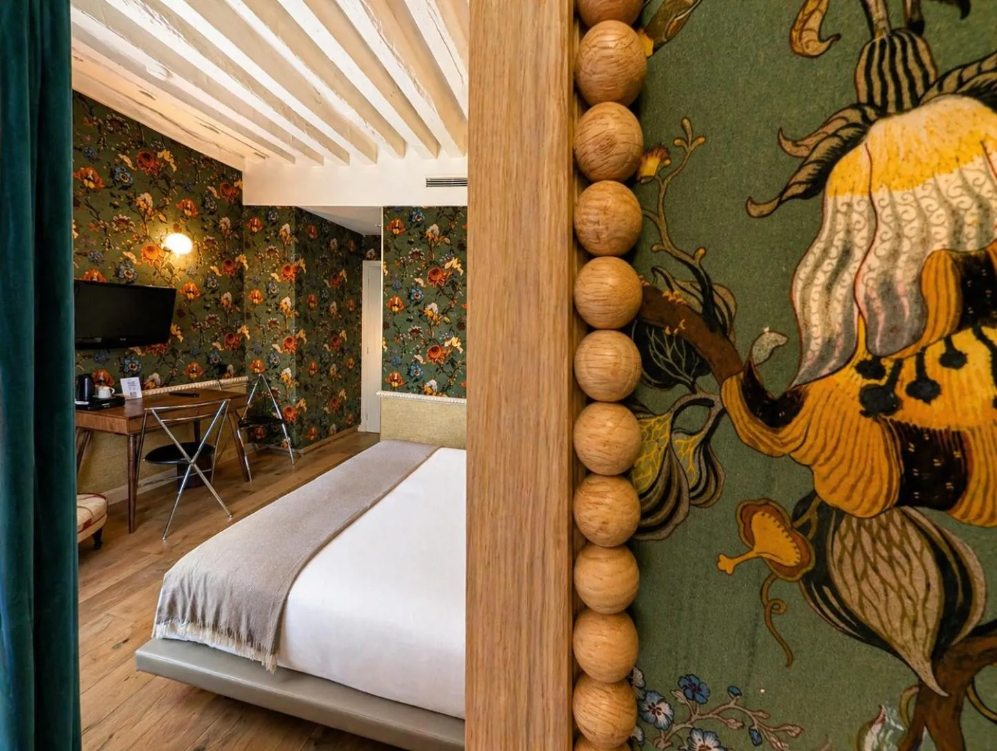 Bed in Hôtel de Notre-Dame