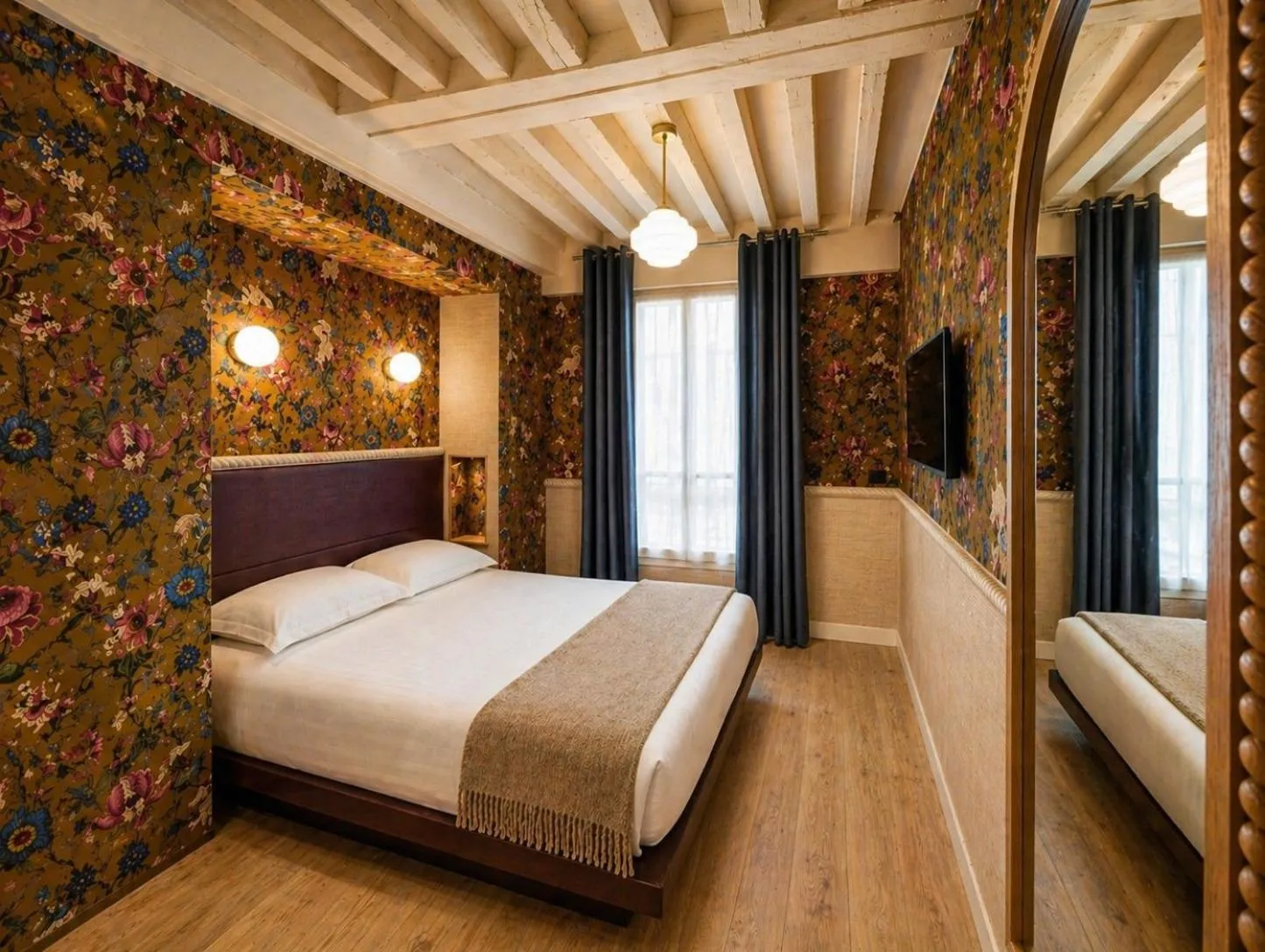 Bed in Hôtel de Notre-Dame