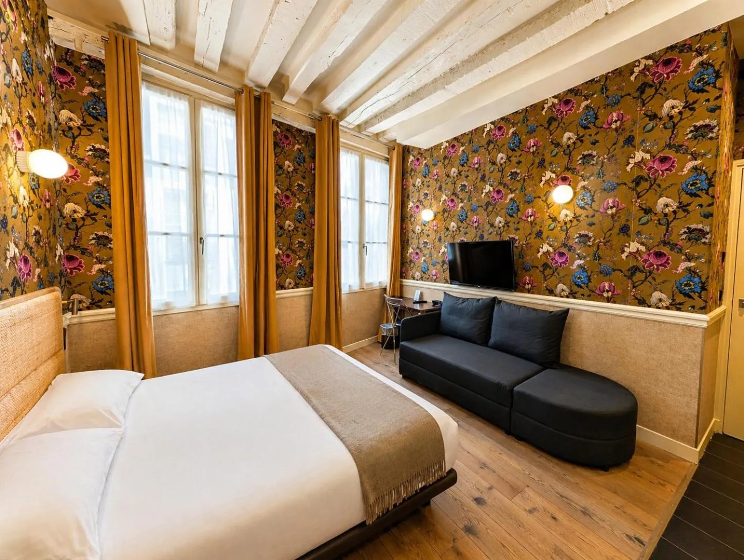 Bed in Hôtel de Notre-Dame