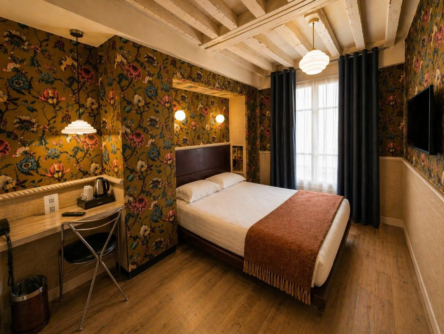 Bed in Hôtel de Notre-Dame