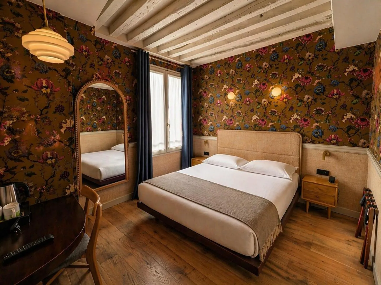 Bed in Hôtel de Notre-Dame