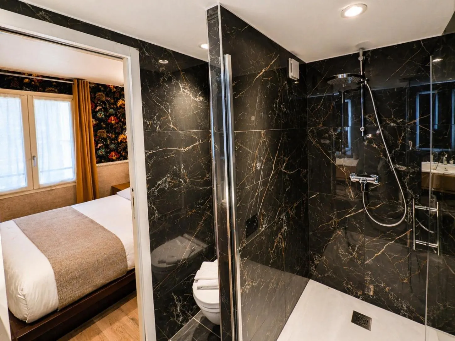 Bathroom in Hôtel de Notre-Dame