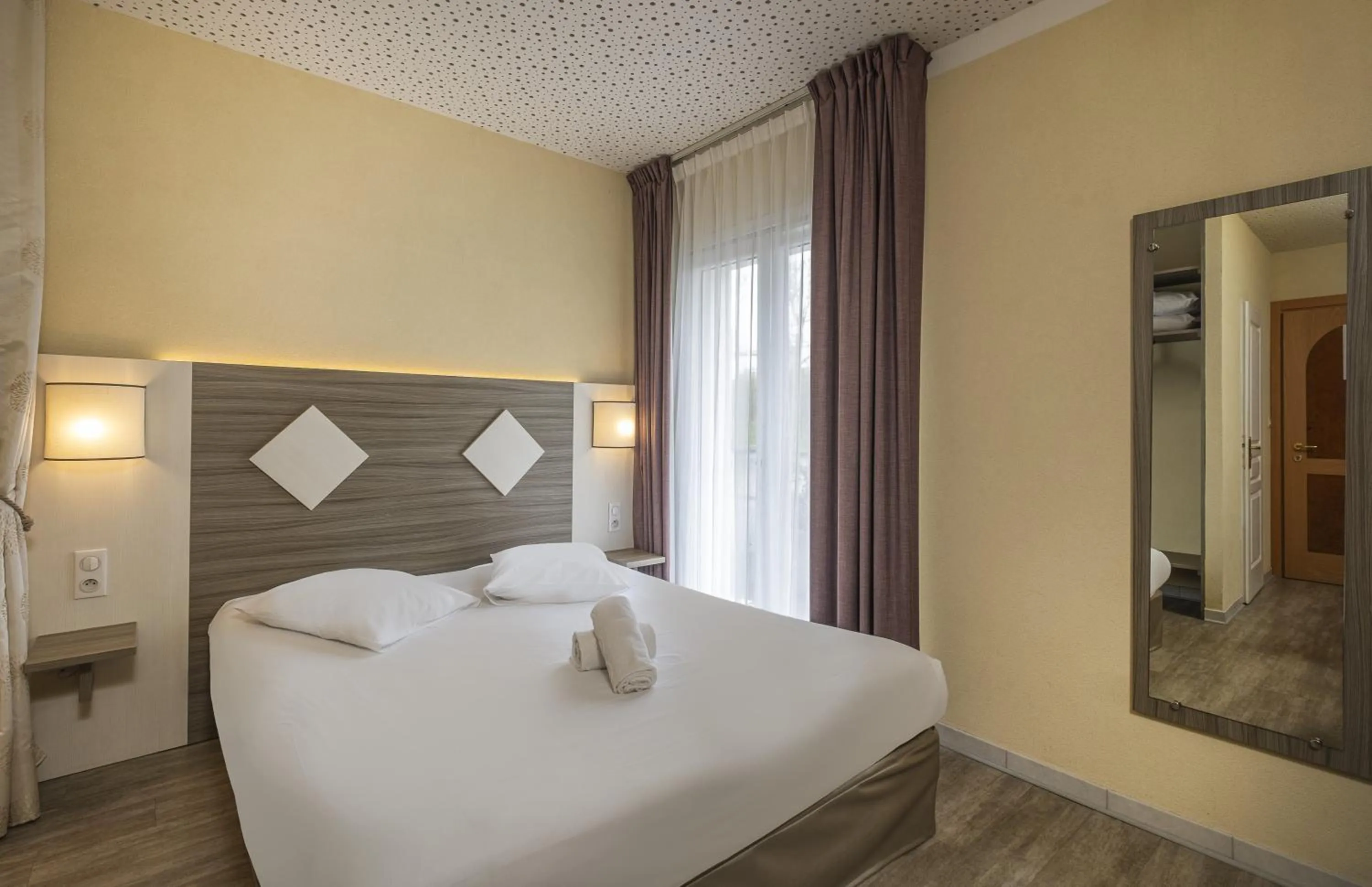 Bed in The Originals City, Hôtel des Arènes, Saintes