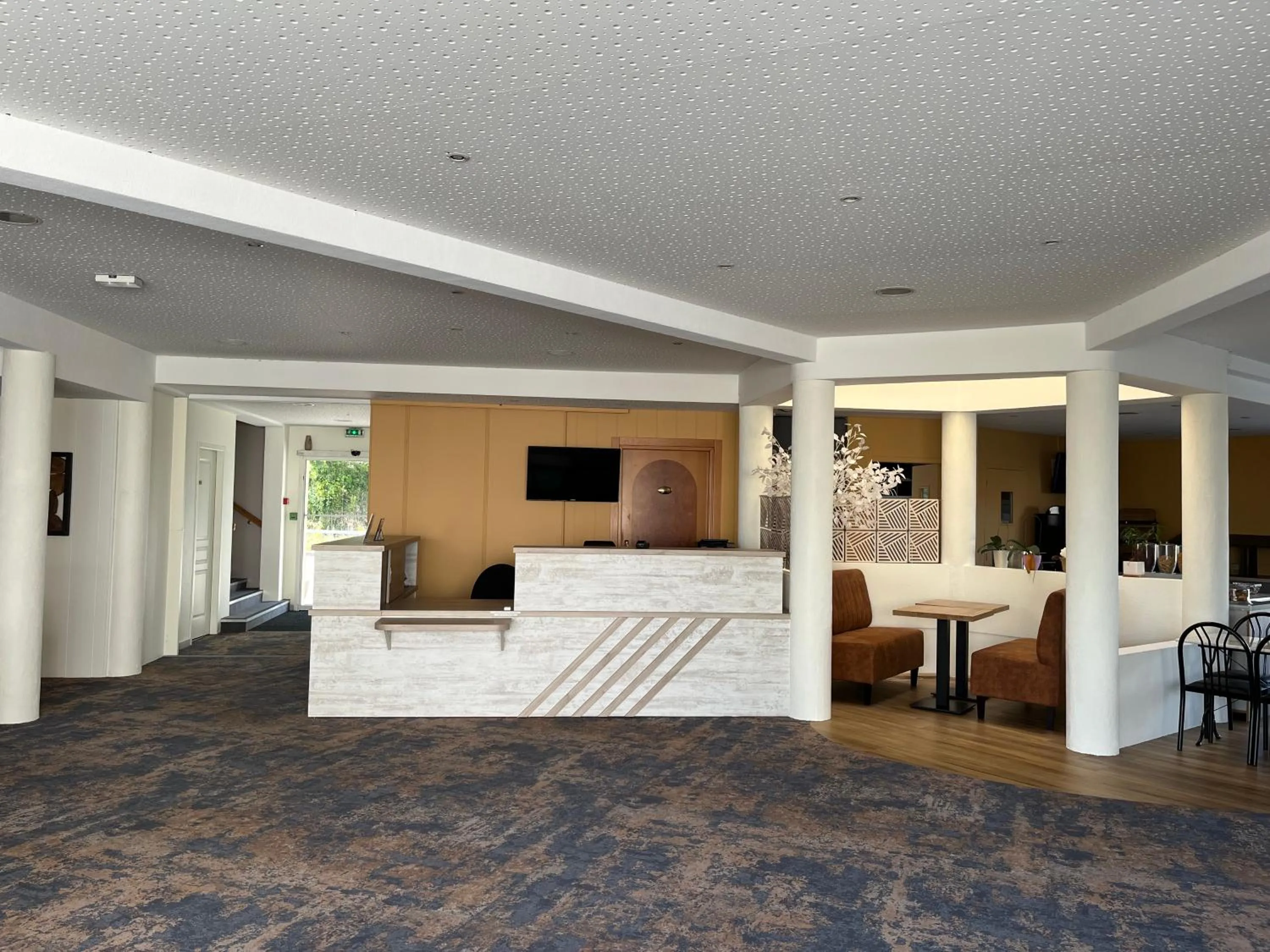 Living room in Comfort Hotel Saintes