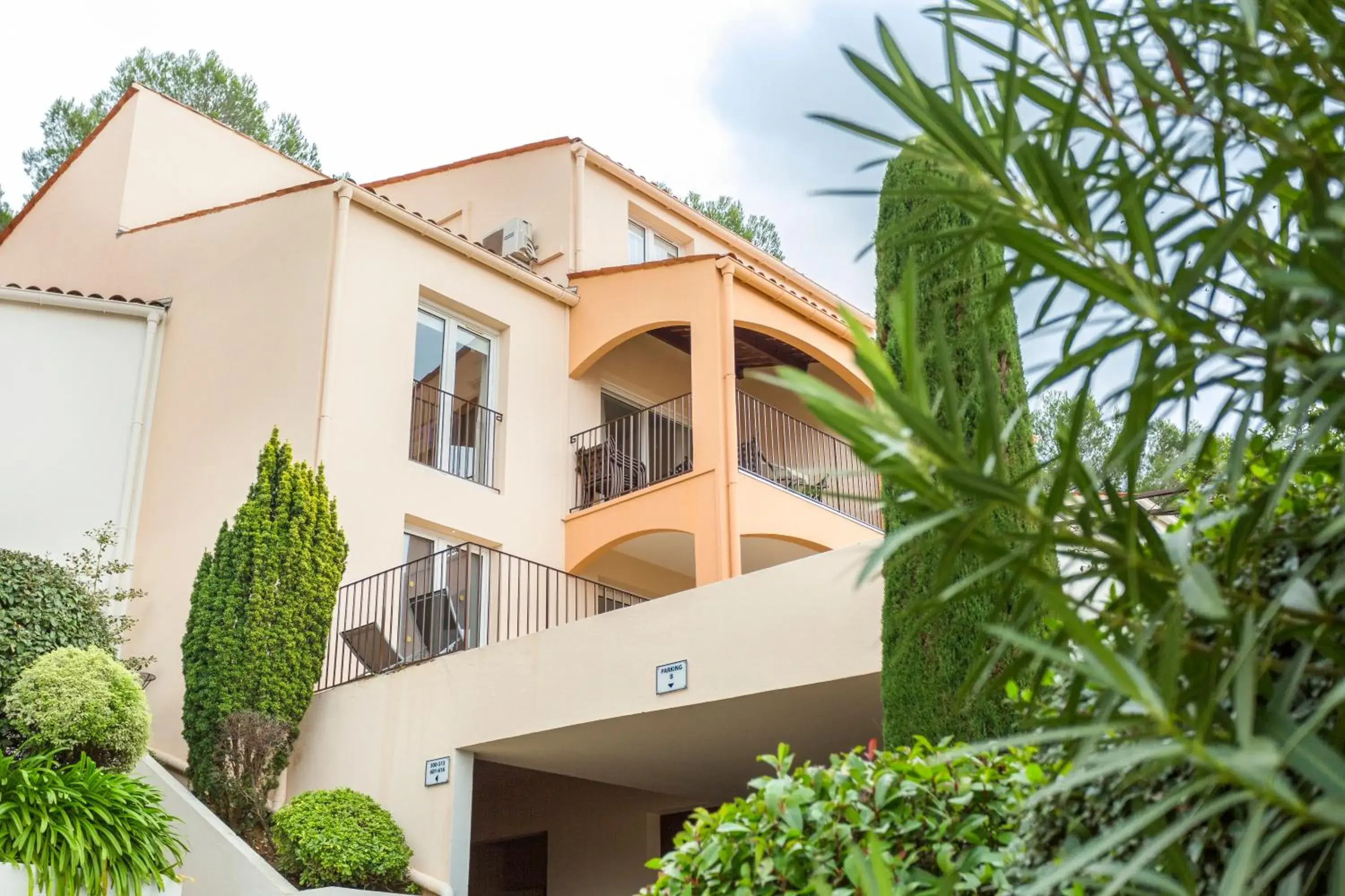 Property building in Le Club Mougins Property building in Le Club Mougins