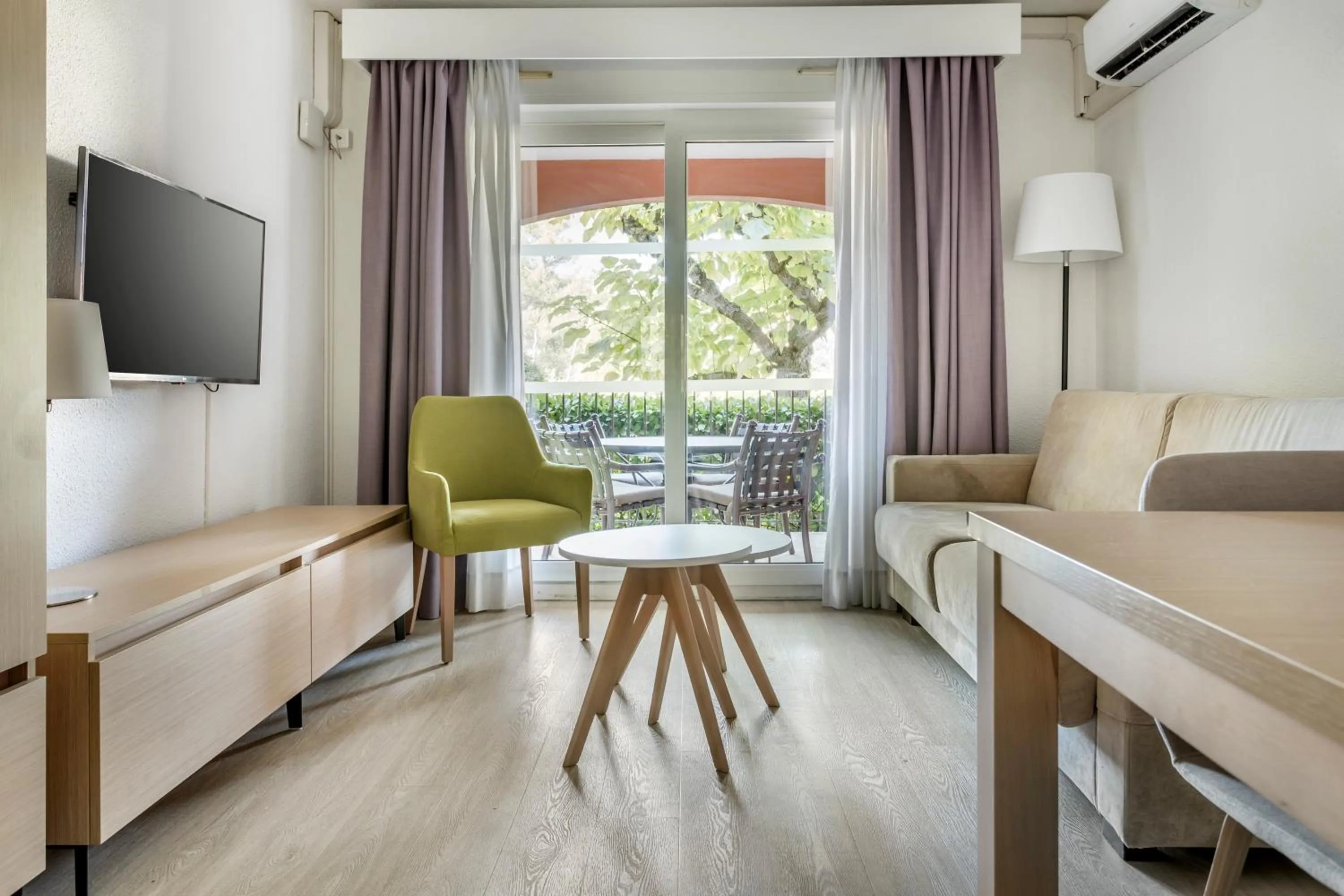 Living room, Bed in Le Club Mougins