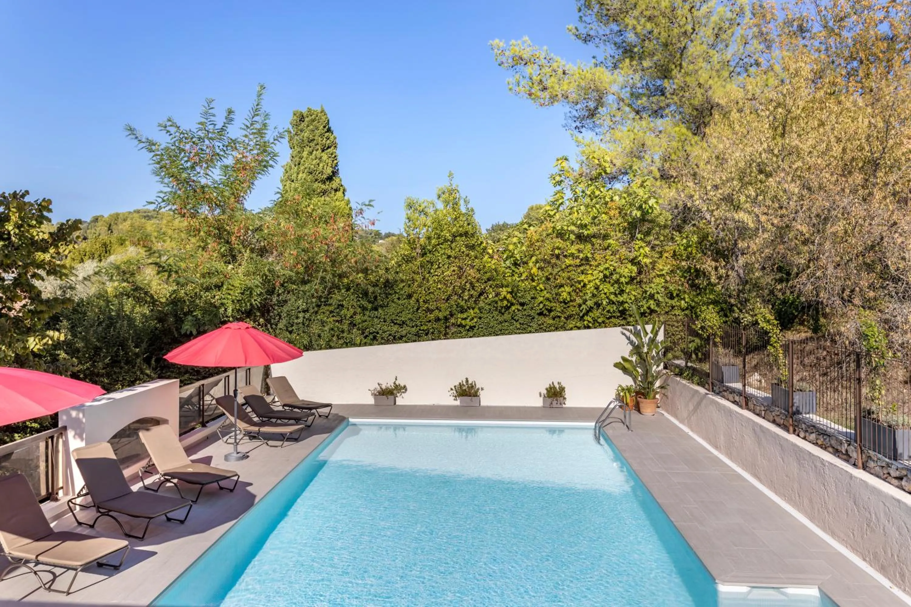 Swimming pool in Le Club Mougins