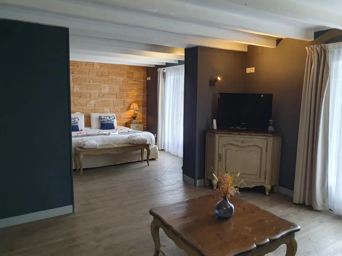 View (from property/room), Bed in Le Belvédère Hotel et Bien être