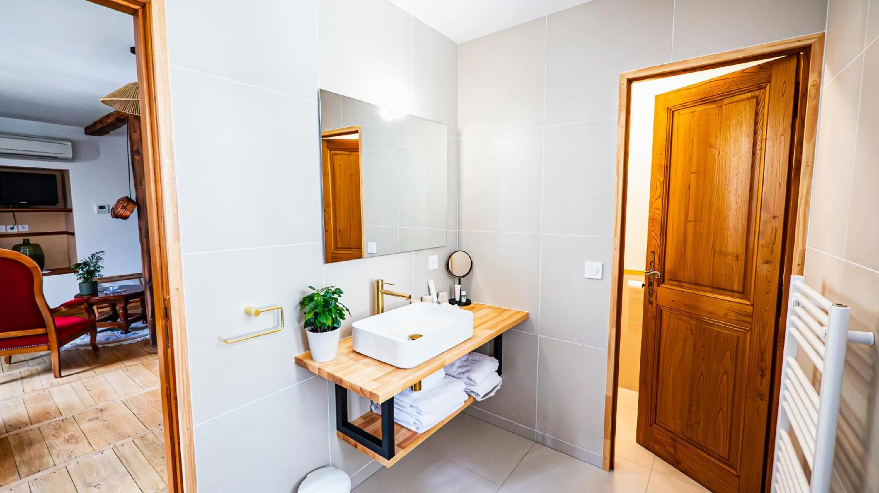 Bathroom in Château Hôtel La Terrasse - Teritoria