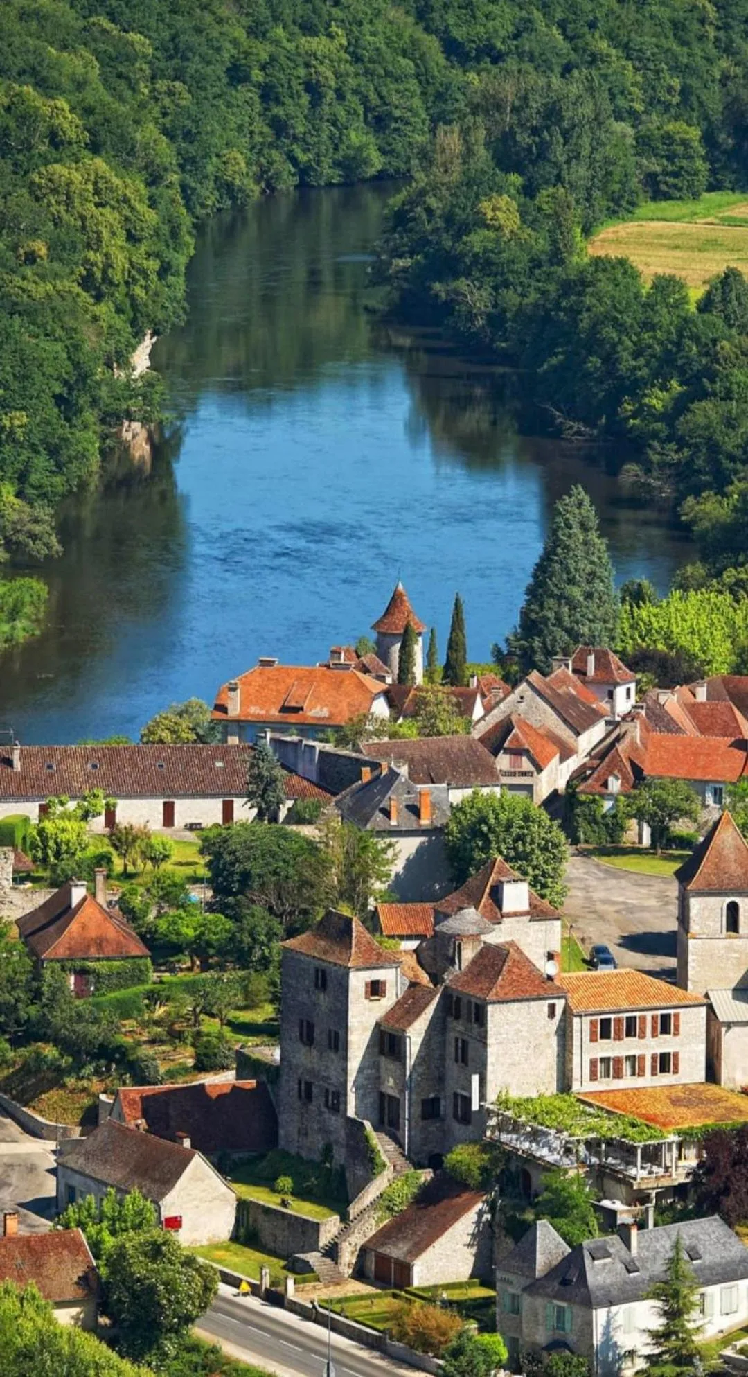 Property building in Château Hôtel La Terrasse - Teritoria